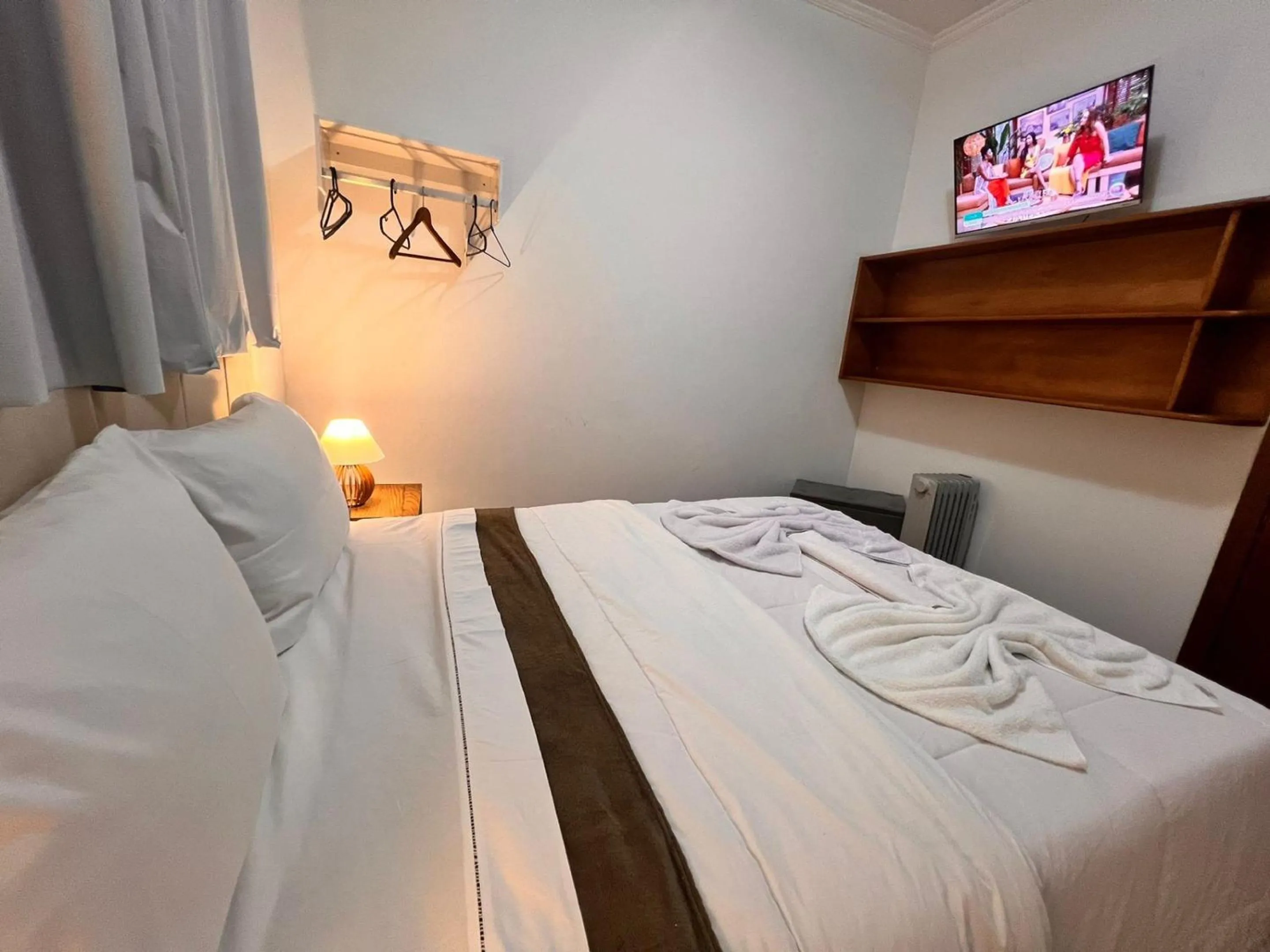 TV and multimedia, Bed in Residencia Dago Suítes