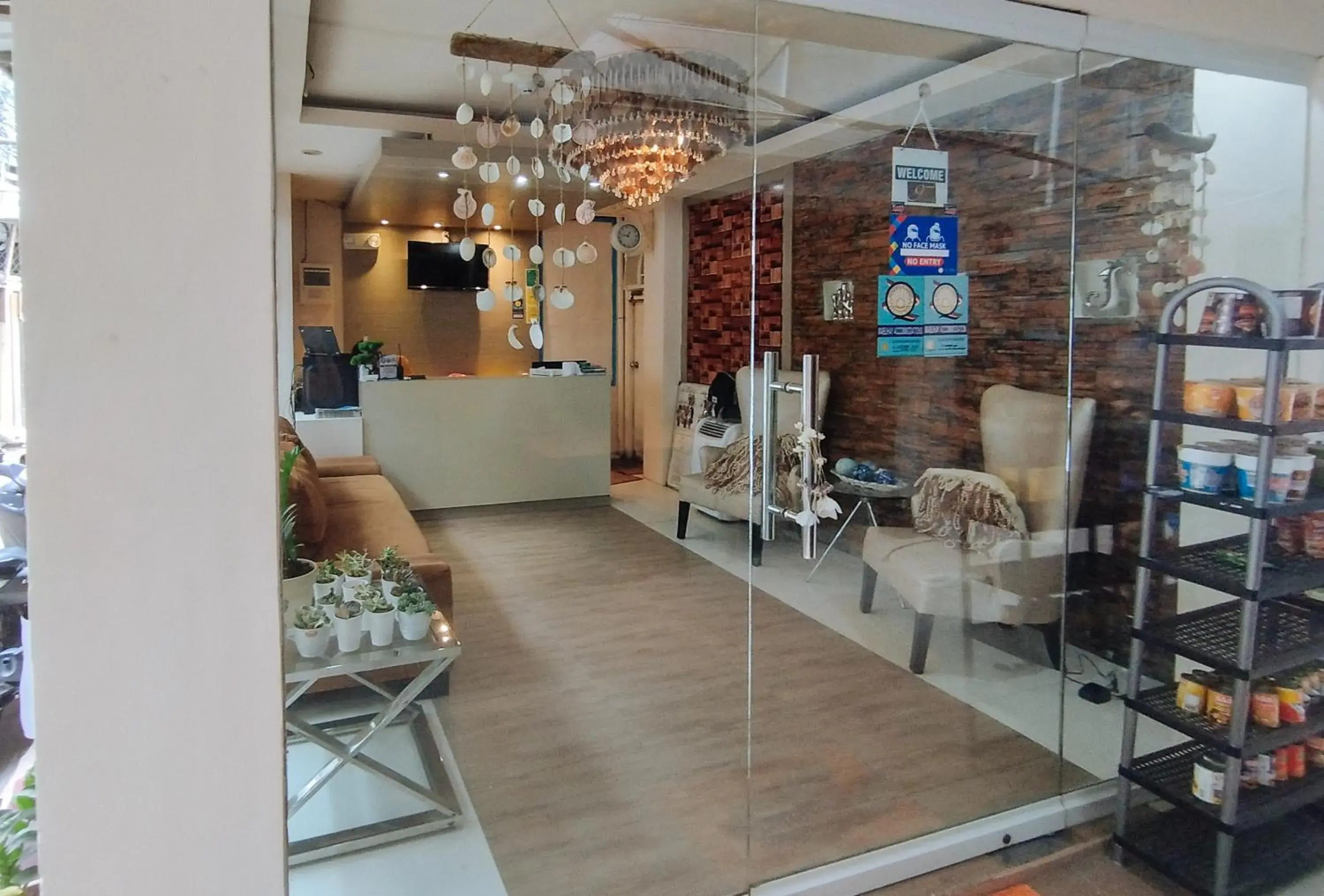 Lobby or reception in RedDoorz at Sir G Hotel D'Mall Boracay Lobby or reception in RedDoorz at Sir G Hotel D'Mall Boracay