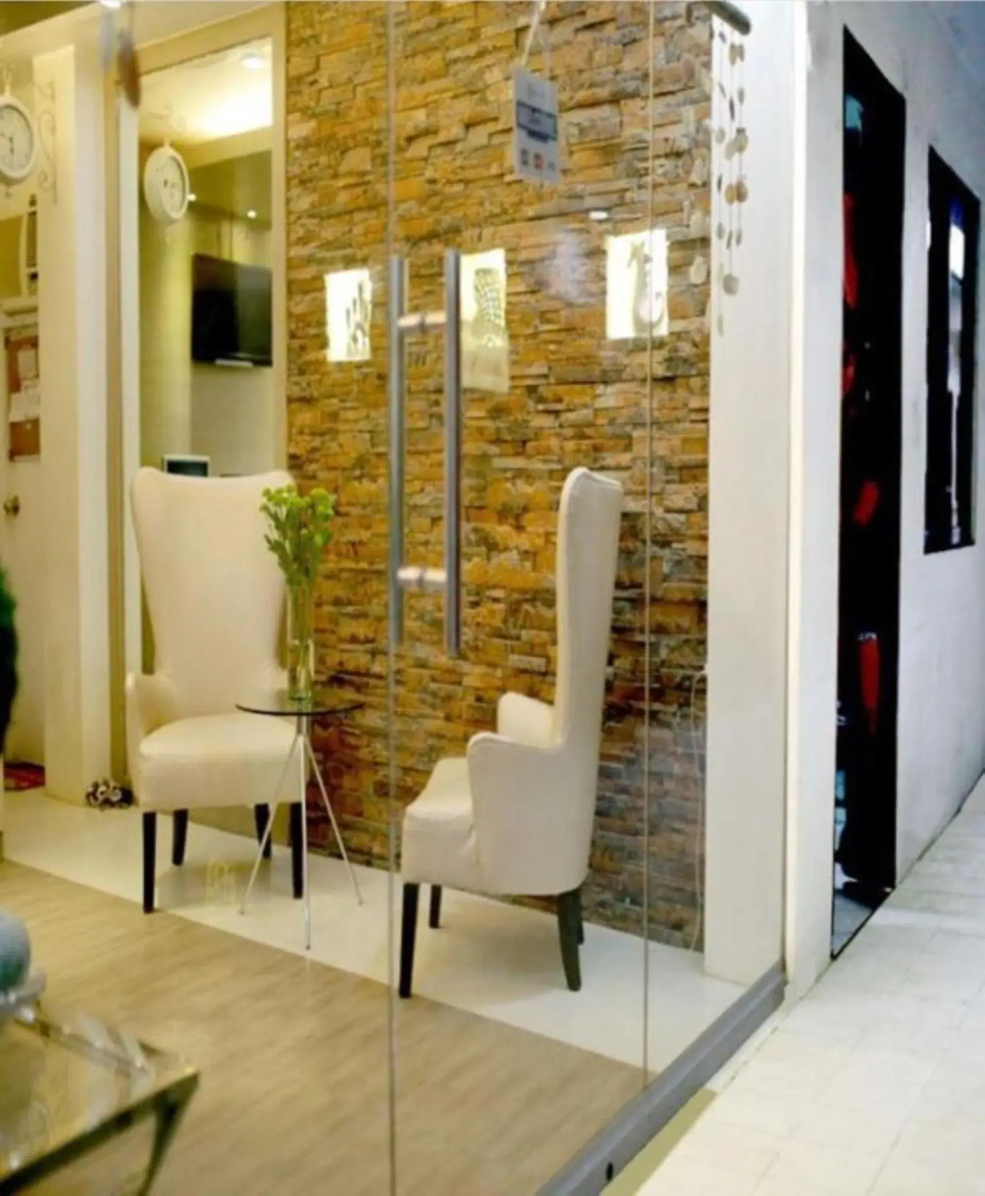 Lobby or reception in RedDoorz at Sir G Hotel D'Mall Boracay Lobby or reception in RedDoorz at Sir G Hotel D'Mall Boracay