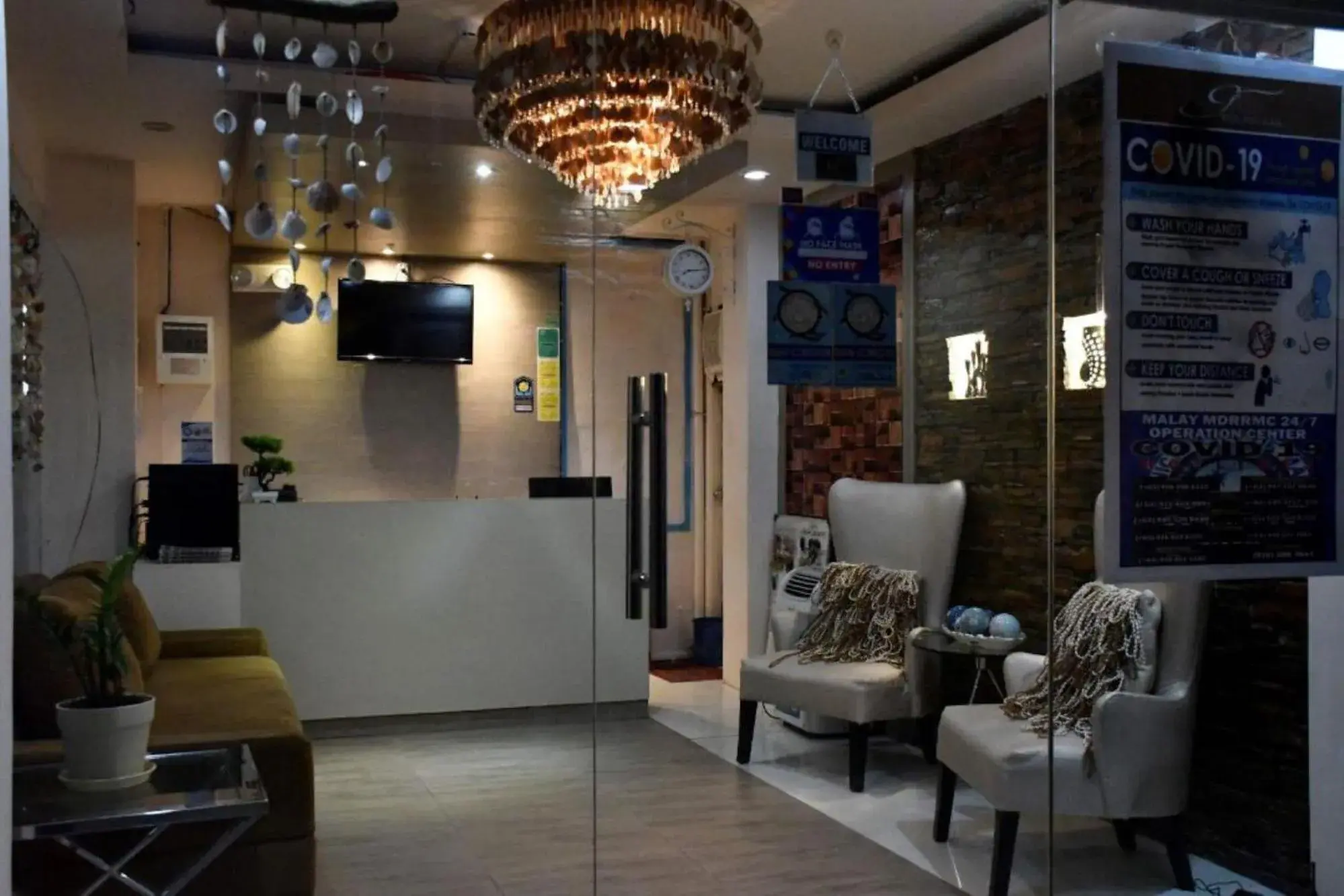 Facade/entrance in RedDoorz at Sir G Hotel D'Mall Boracay Facade/entrance in RedDoorz at Sir G Hotel D'Mall Boracay