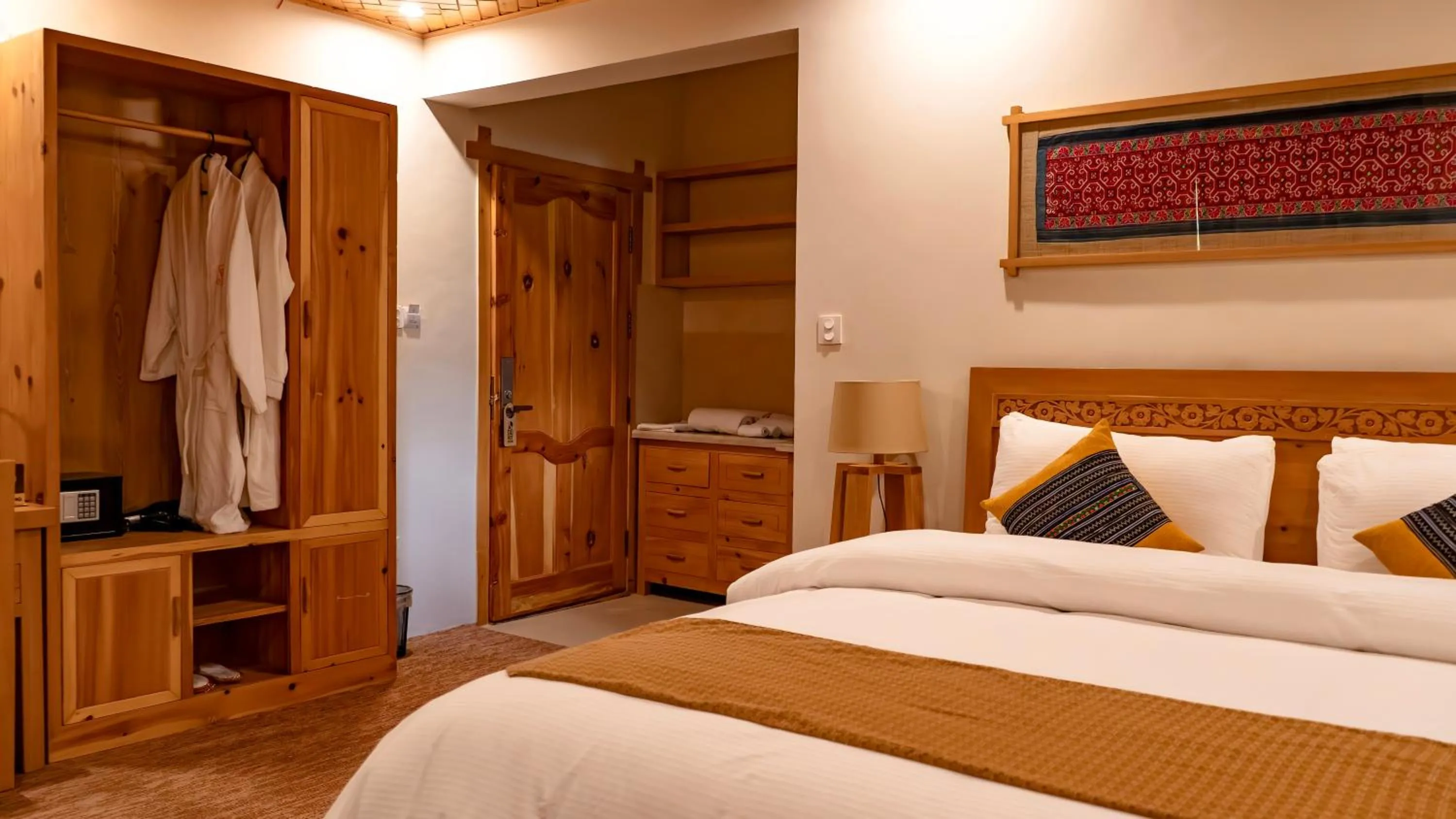Bedroom, Bed in Villa Darya - Truly Hunza