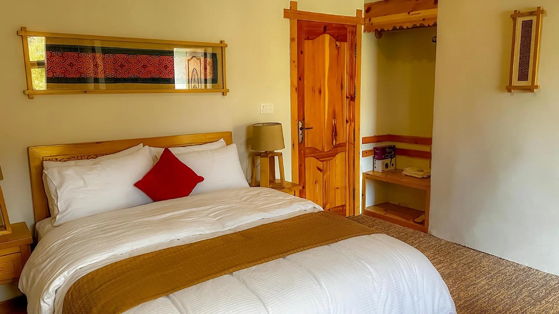 Bed in Villa Darya - Truly Hunza