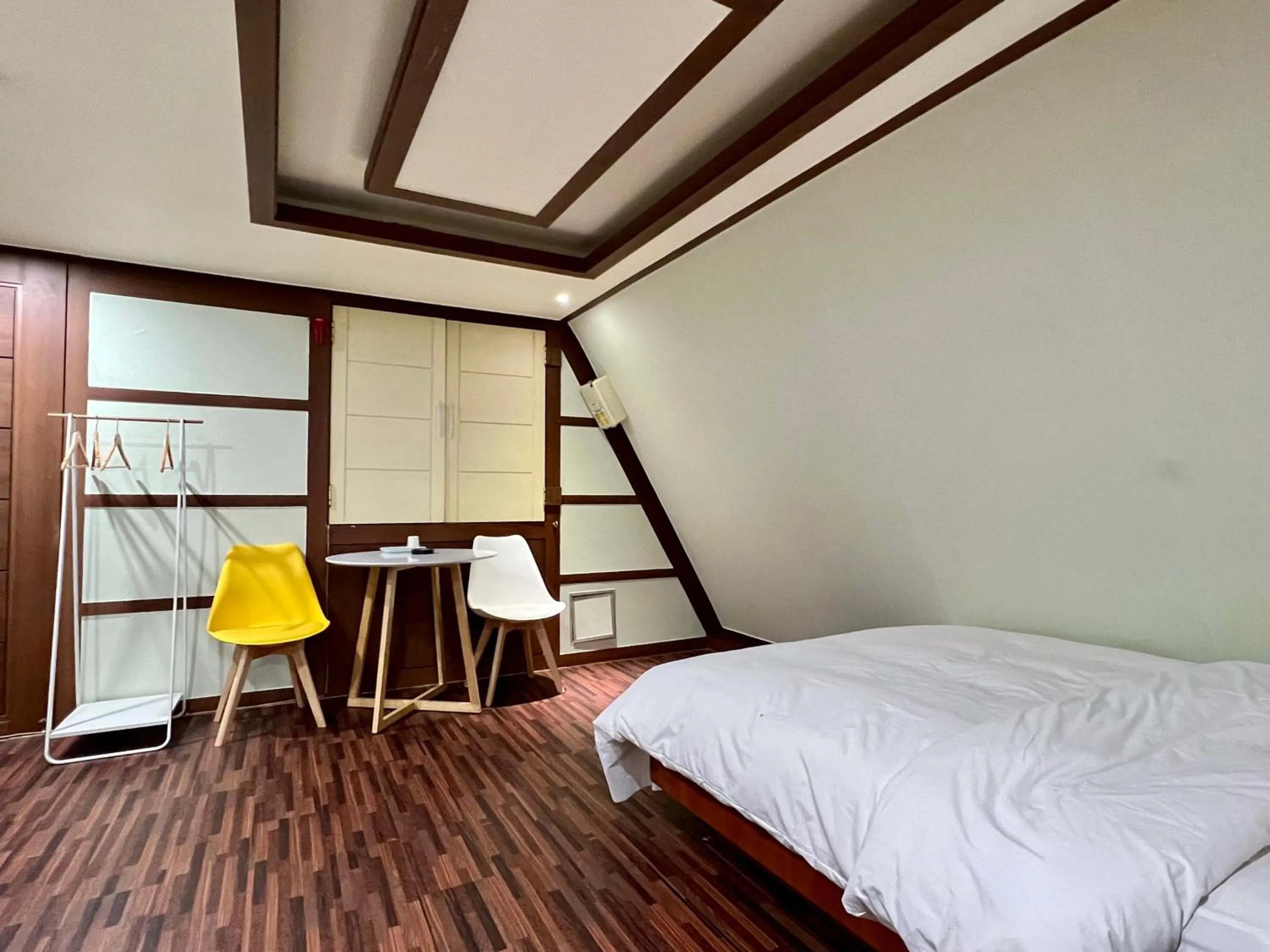 Bed in Picasso Motel