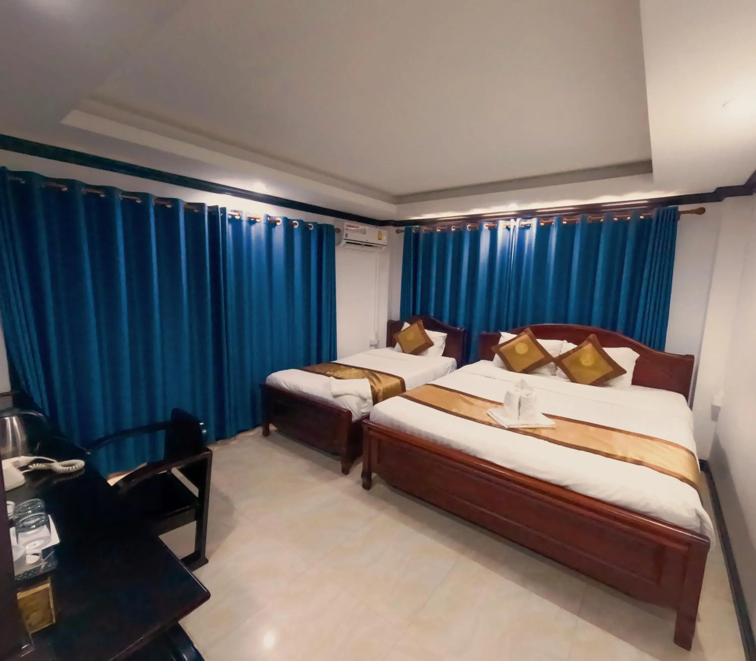 Deluxe Triple Room in Vang Vieng Consiana Hotel Deluxe Triple Room in Vang Vieng Consiana Hotel