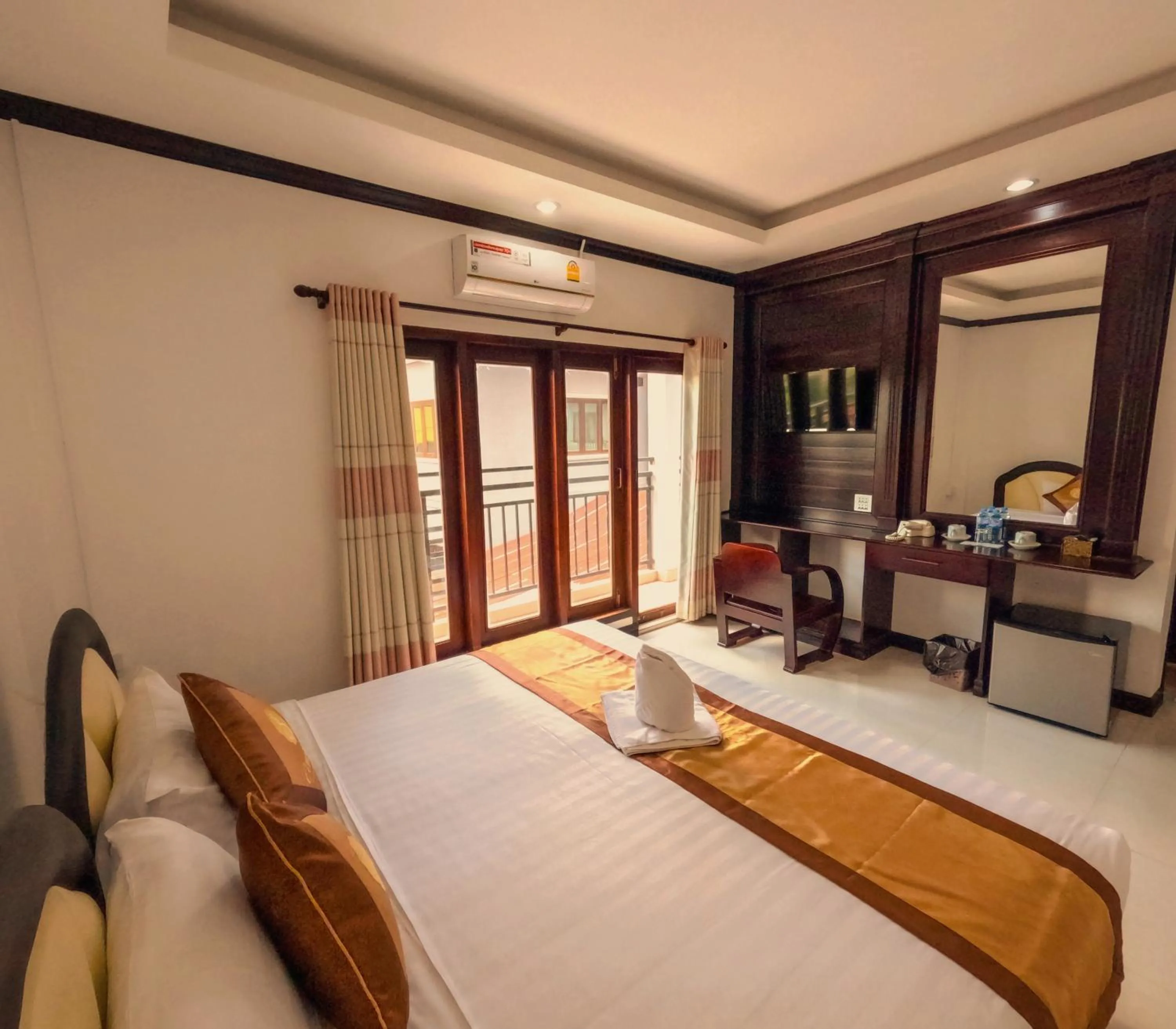 Bedroom, Bed in Vang Vieng Consiana Hotel