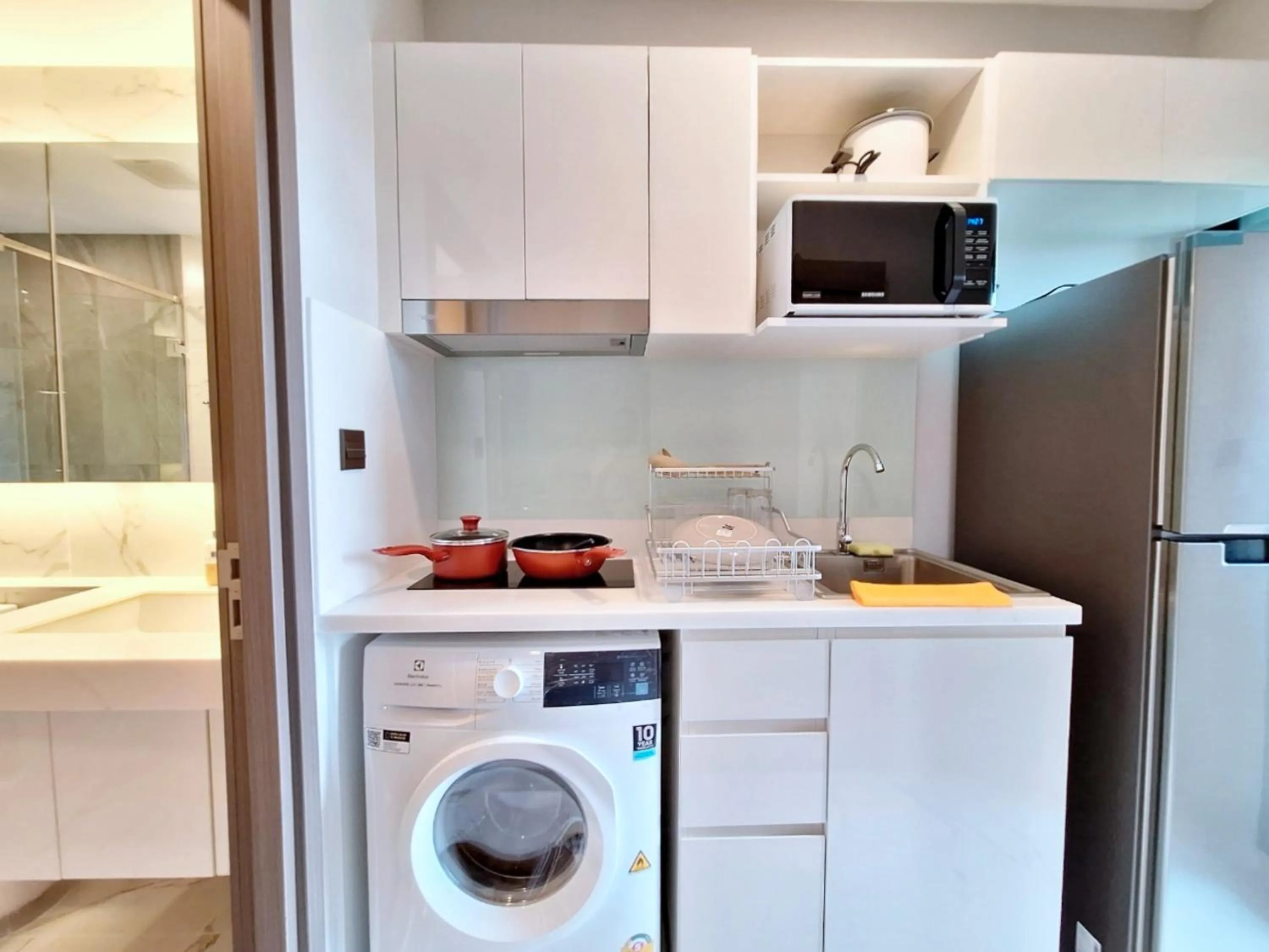 Kitchen or kitchenette in Astra Sky River Chiang Mai by Fang