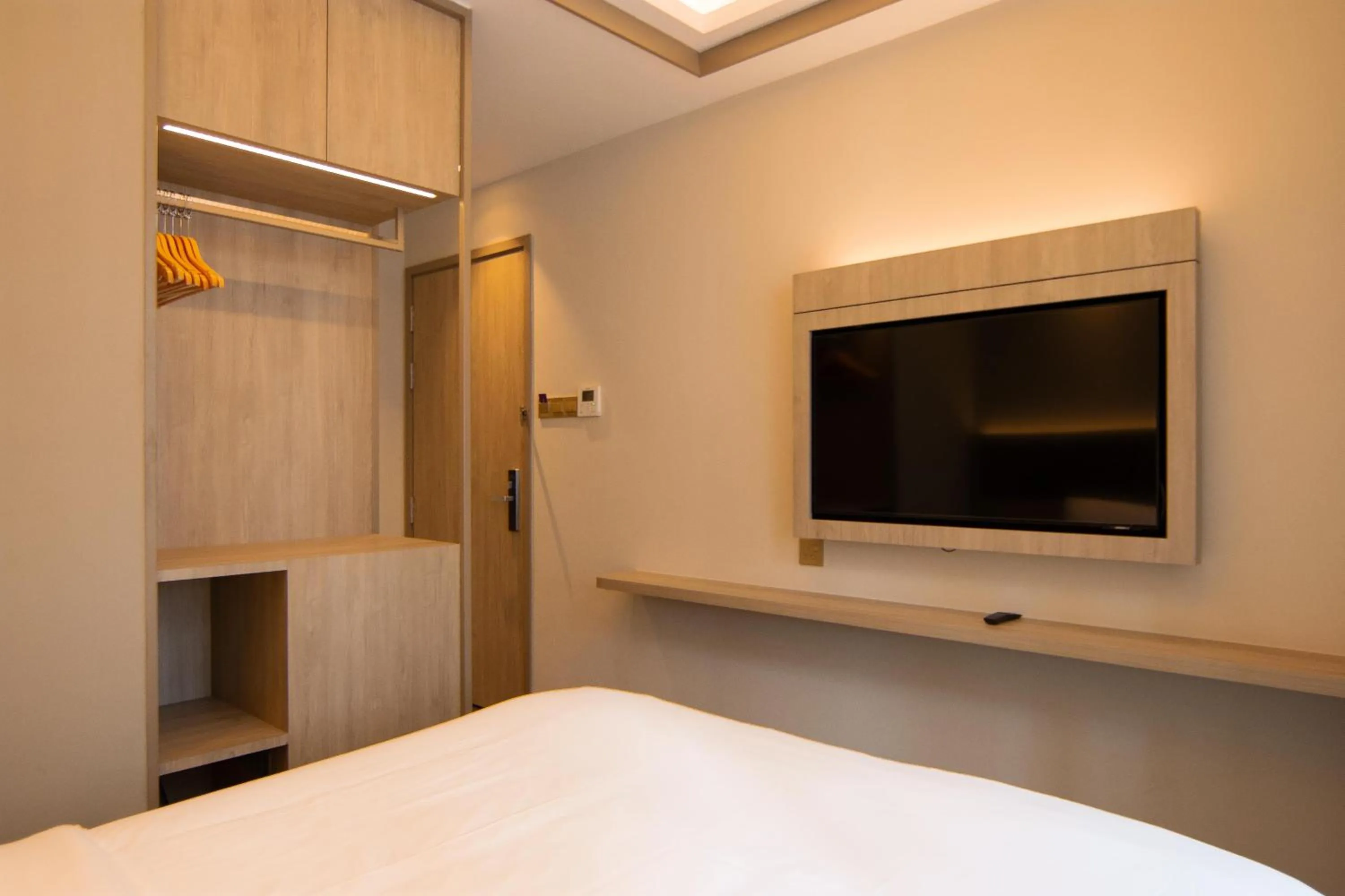 Bed in Aqueen Prestige Hotel Jalan Besar