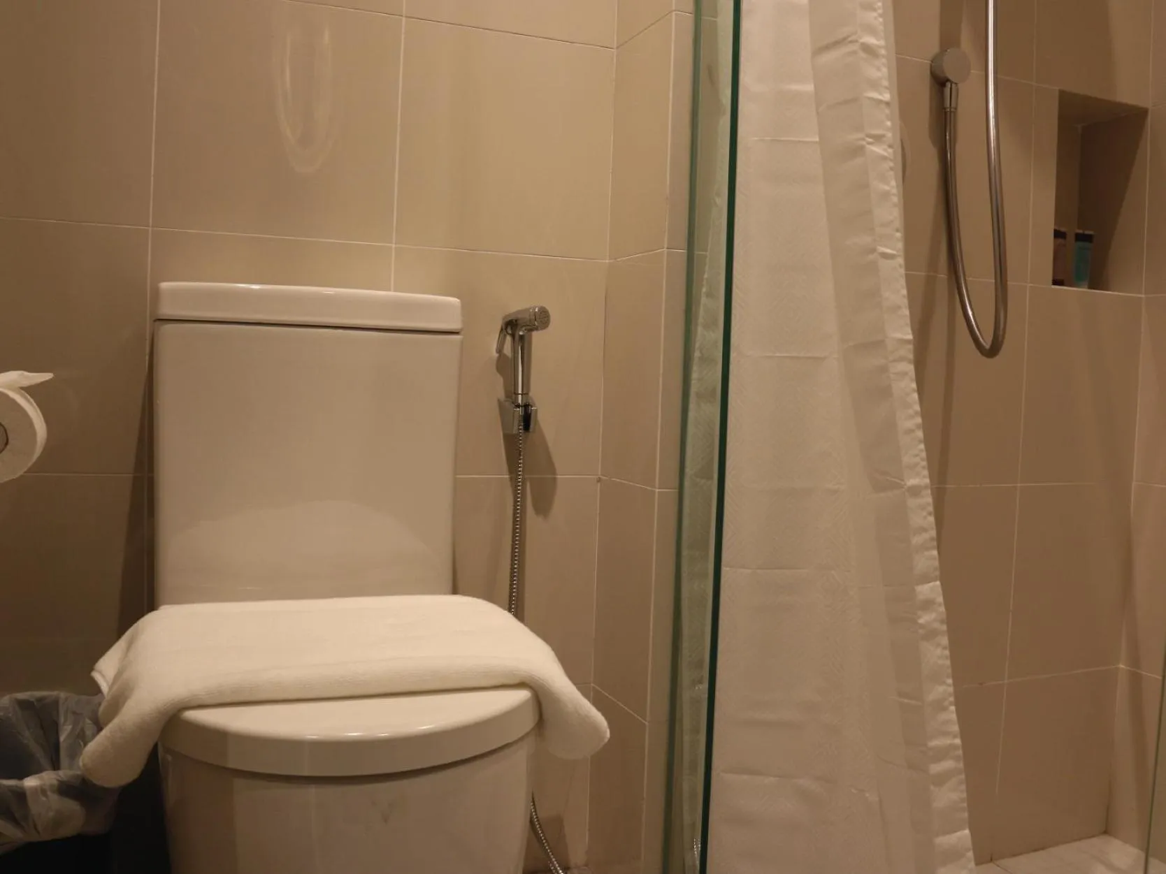 Bathroom in Aqueen Prestige Hotel Jalan Besar