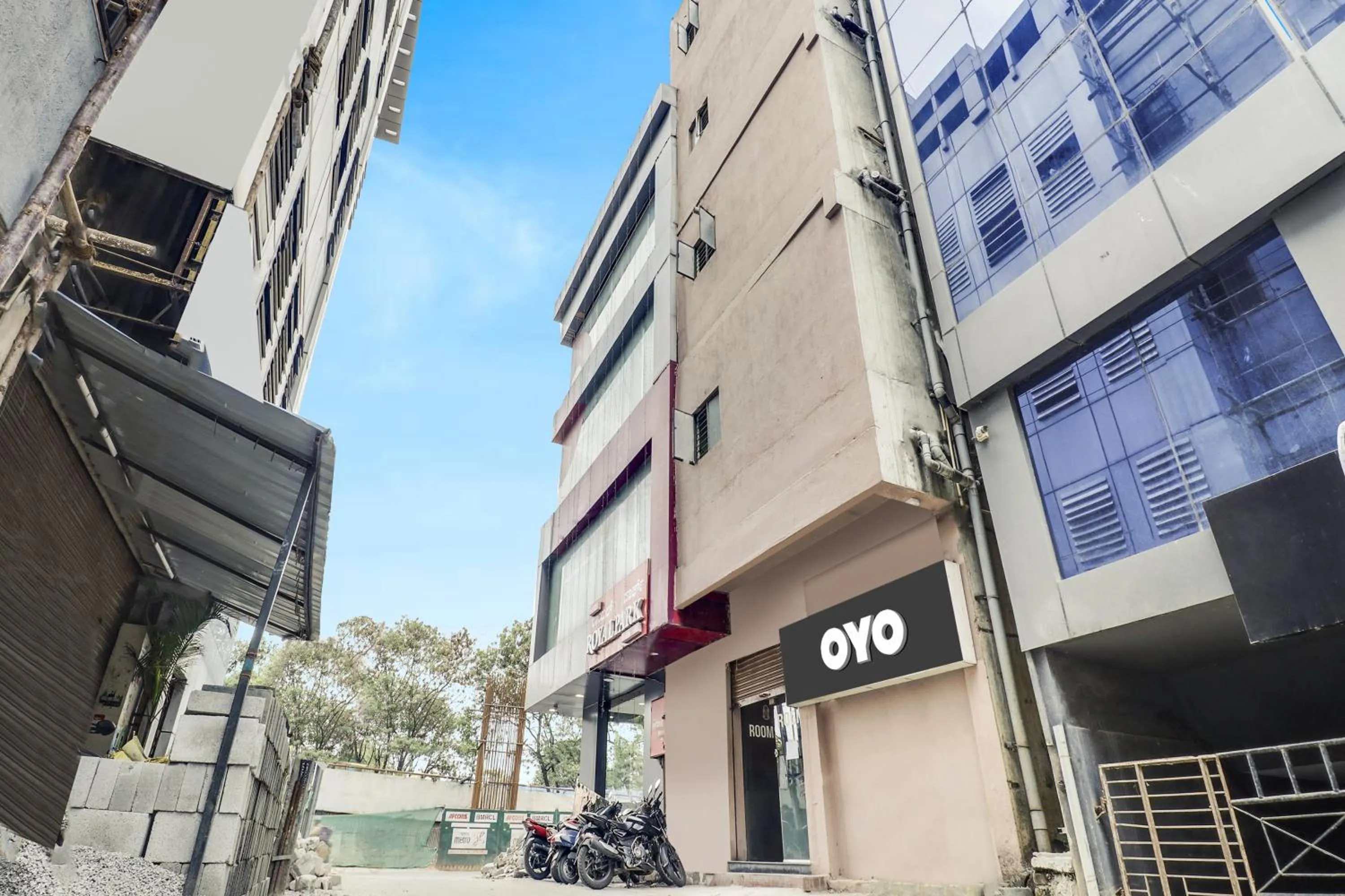 Facade/entrance in Hotel O Royal Galaxy