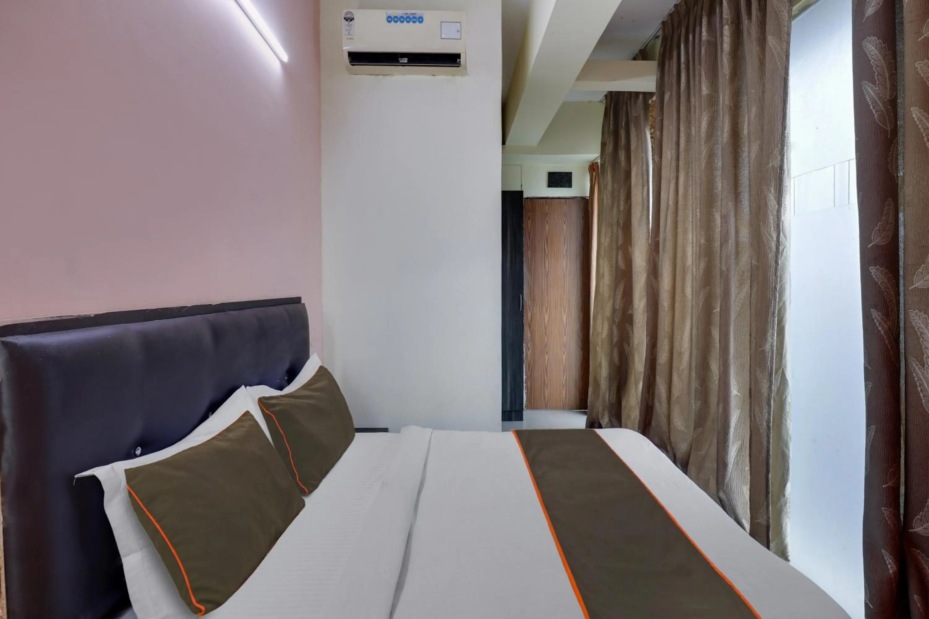 Bedroom, Bed in Hotel O Royal Galaxy