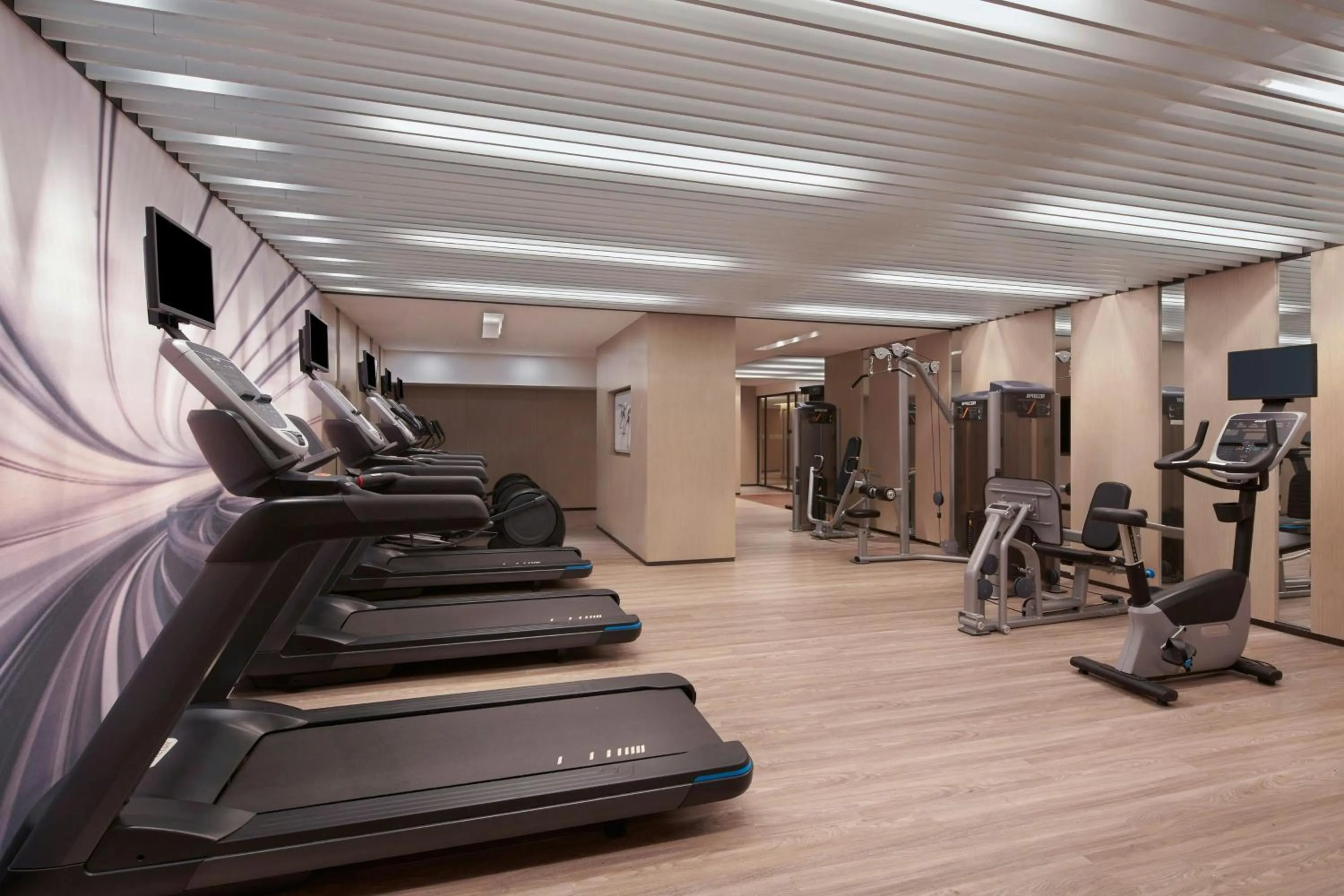 Fitness centre/facilities in Courtyard by Marriott Hangzhou Xihu