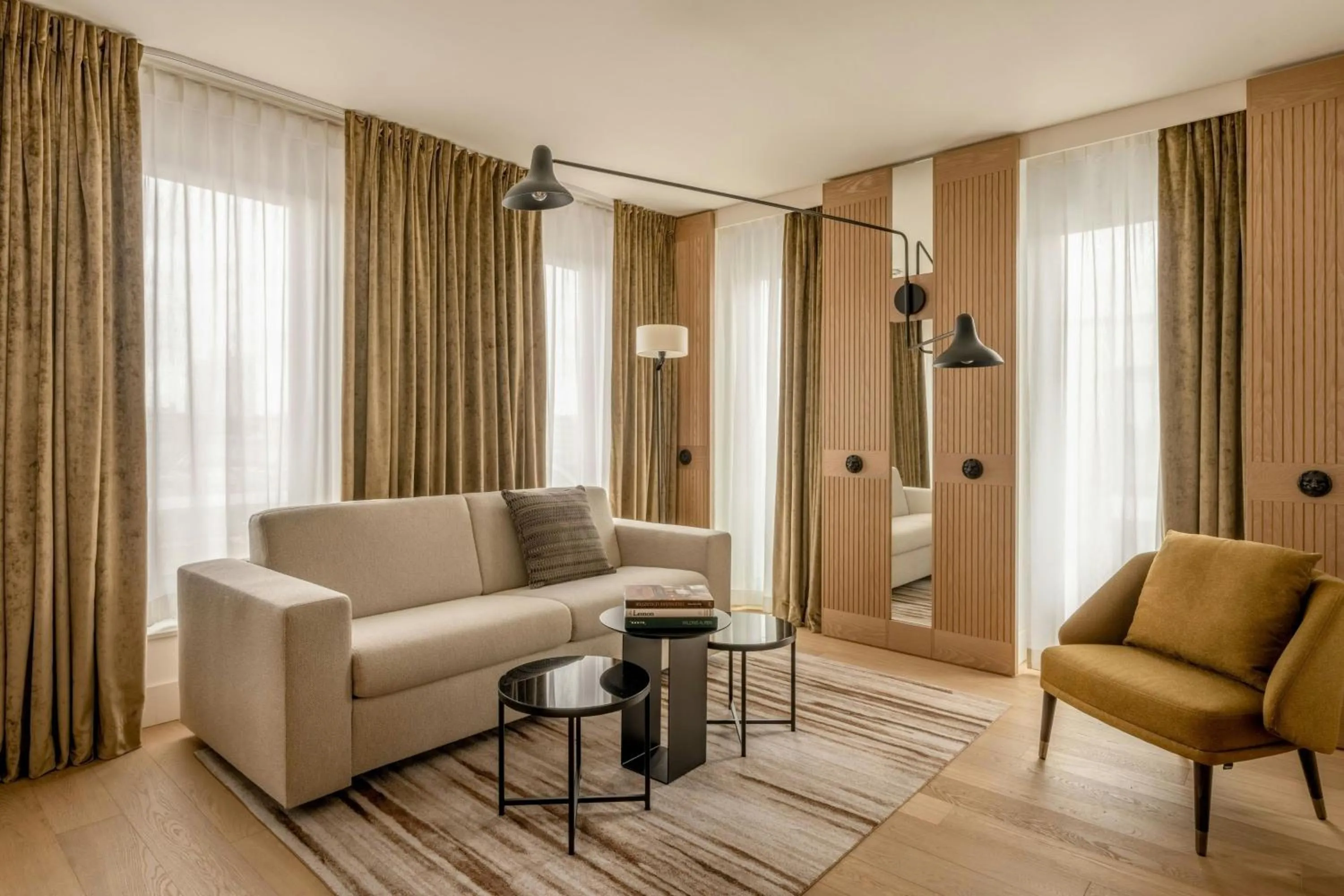 Living room in Munich Marriott Hotel City West