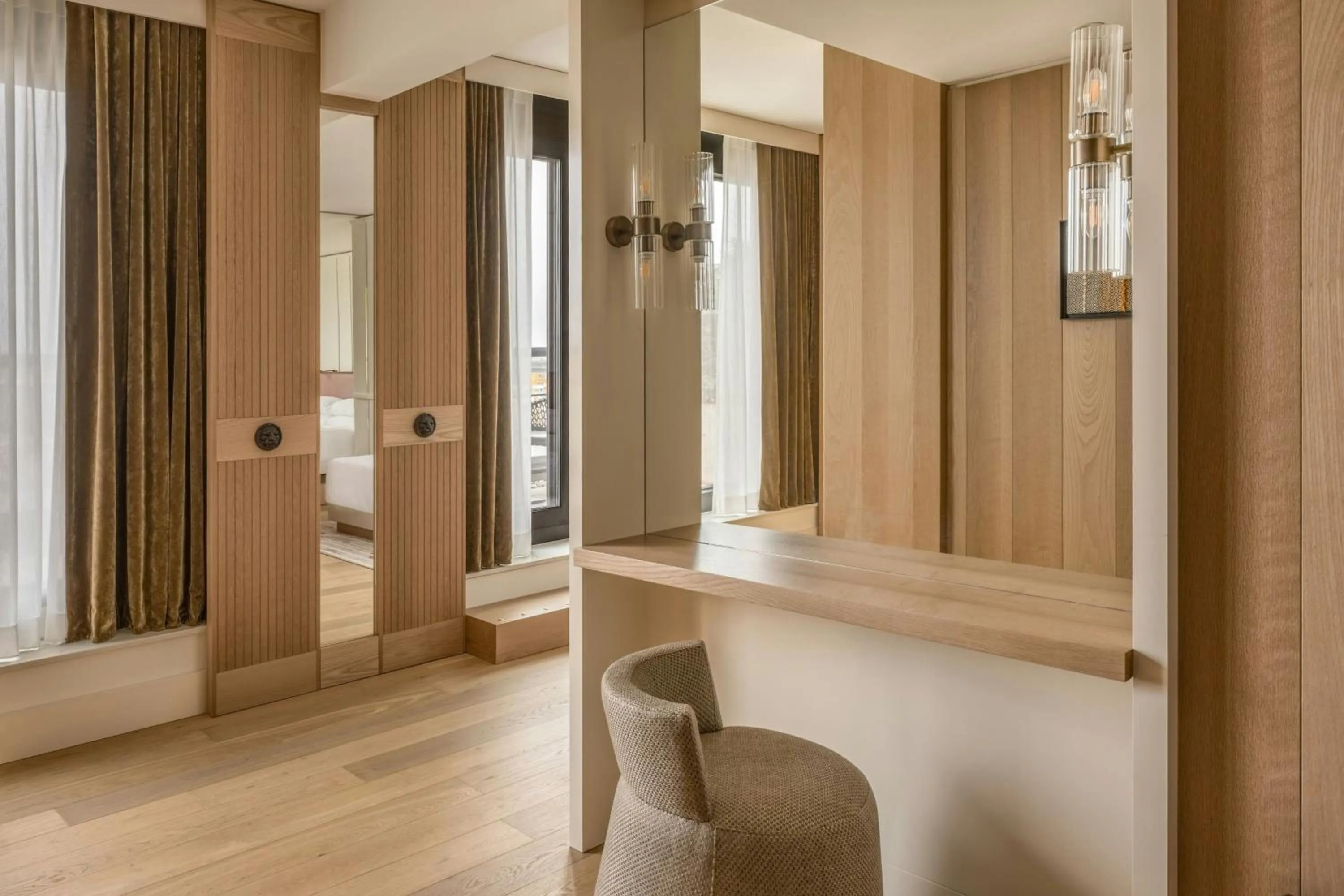 Photo of the whole room in Munich Marriott Hotel City West