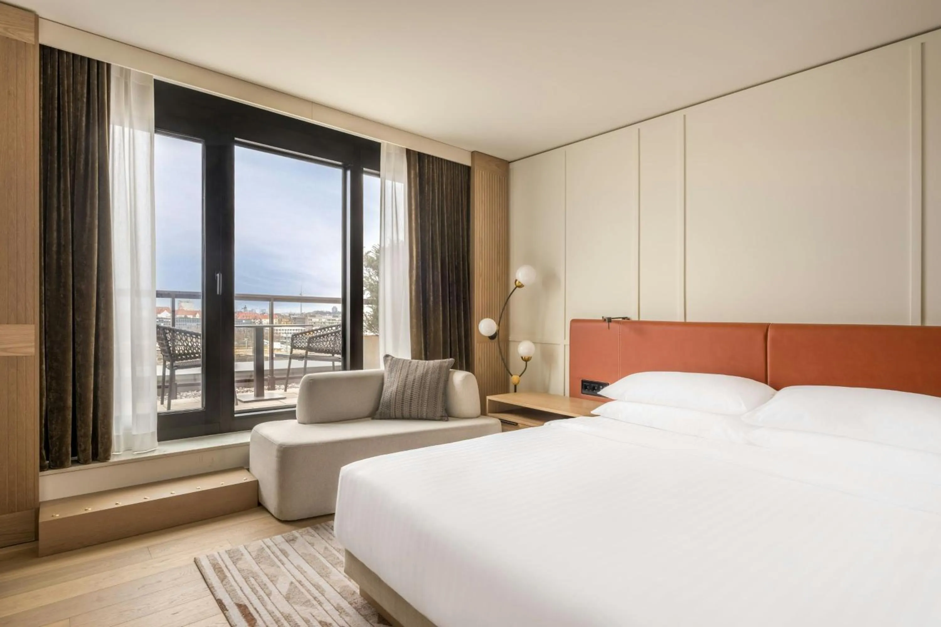 Photo of the whole room, Bed in Munich Marriott Hotel City West