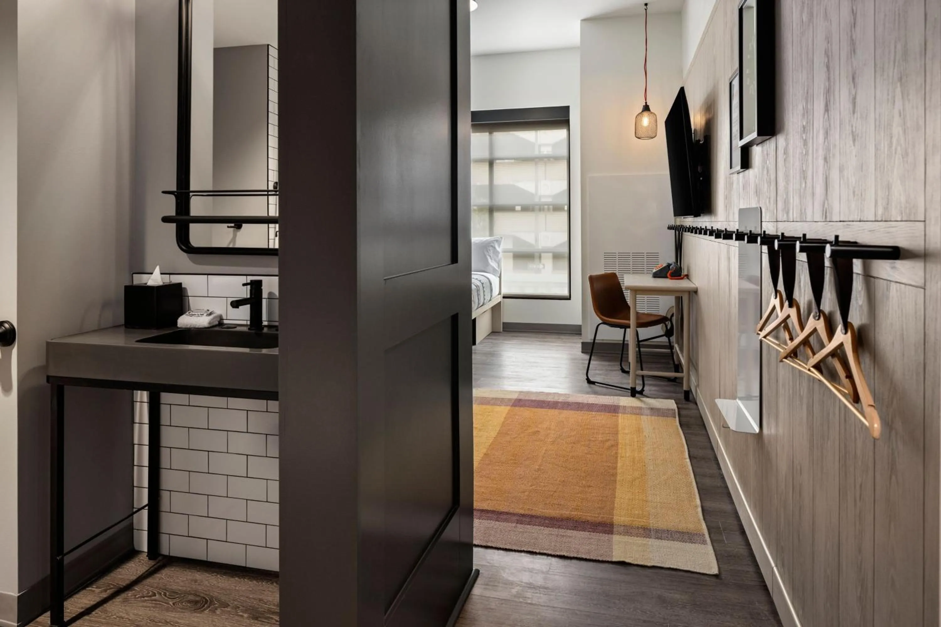 Photo of the whole room, Bed in Moxy Omaha Downtown