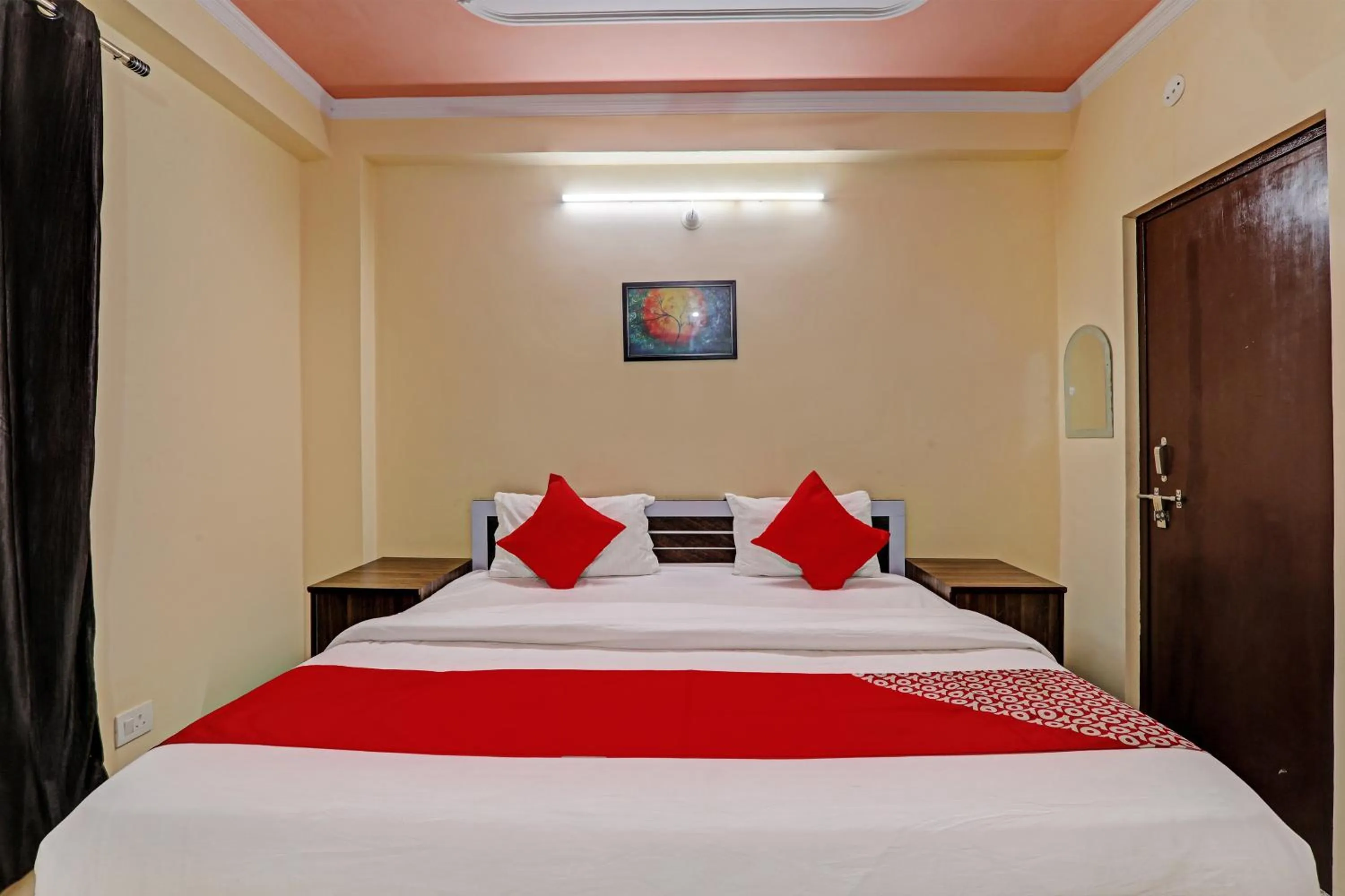 Bedroom in Hotel O Fort INN