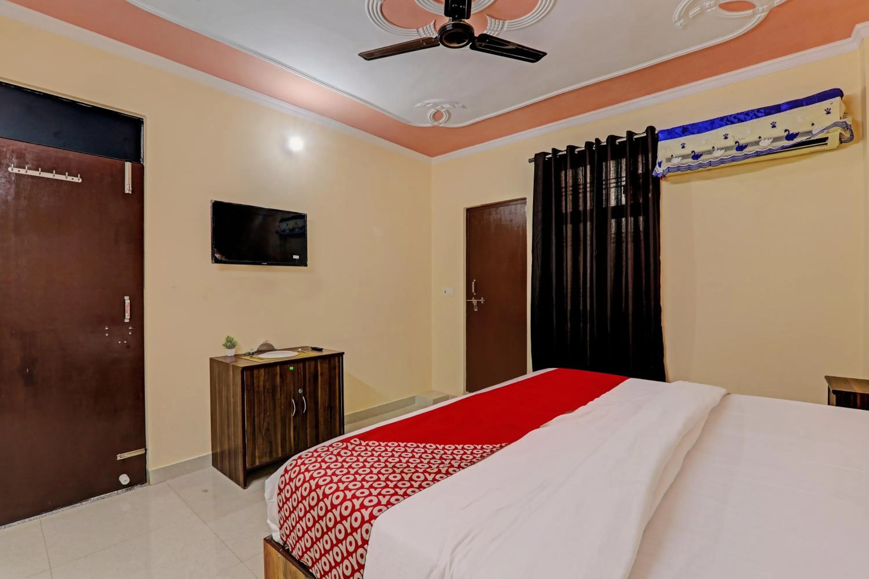 Bedroom in Hotel O Fort INN