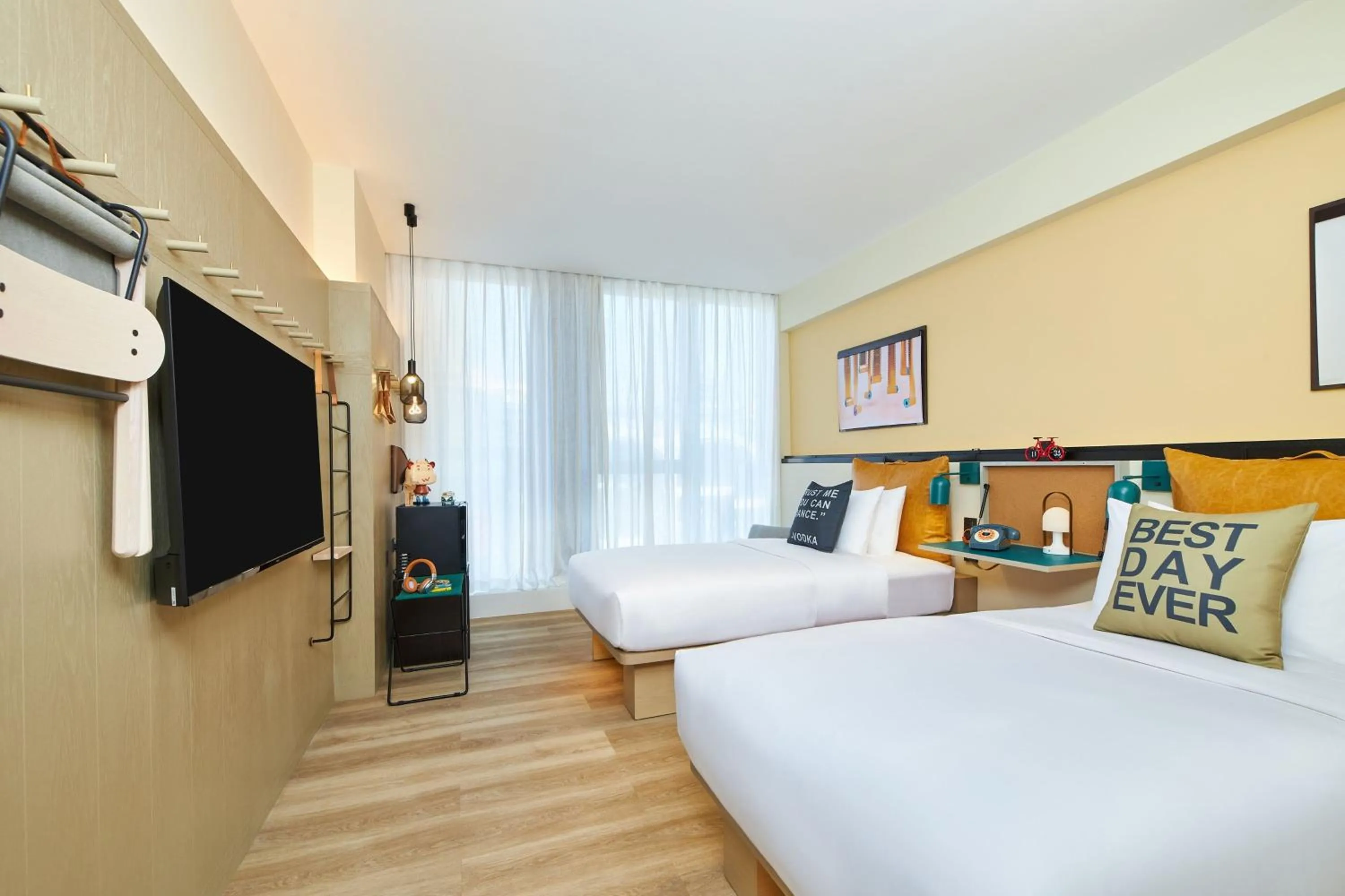 Photo of the whole room, Bed in Moxy Xi'an Downtown