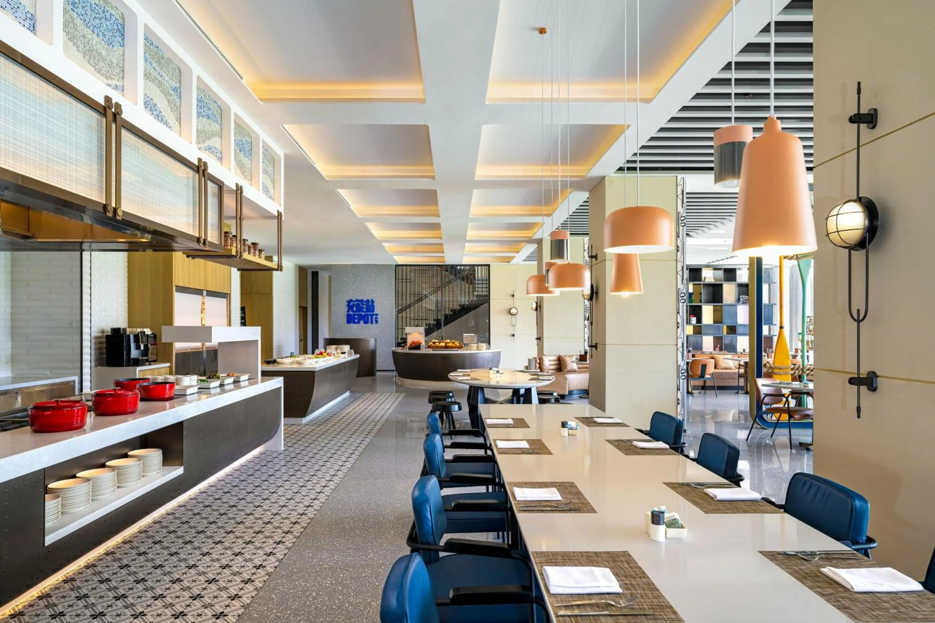 Restaurant/places to eat in Aloft Yantai