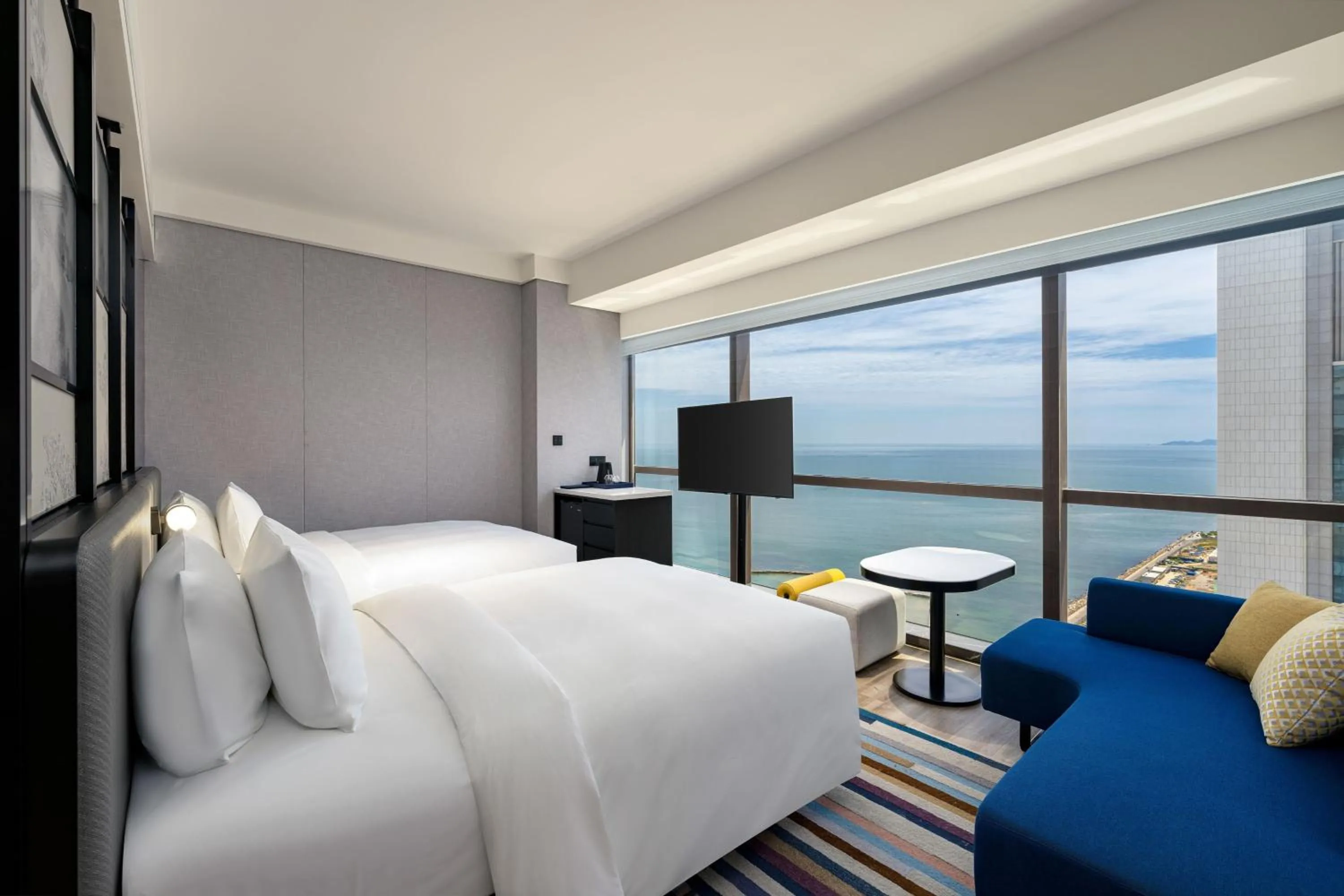 Bedroom, Bed in Aloft Yantai