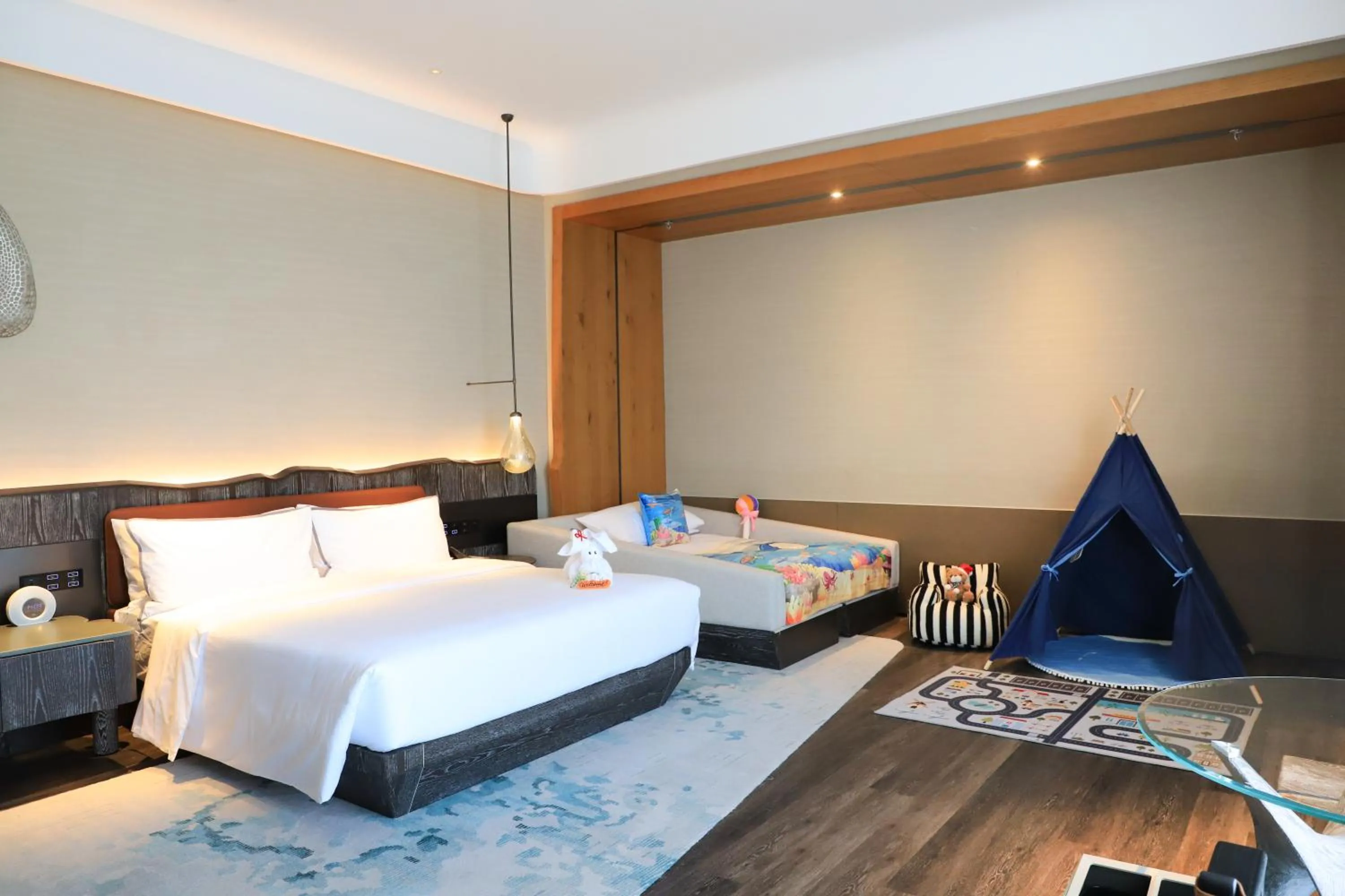 Photo of the whole room, Bed in The Westin Yantai