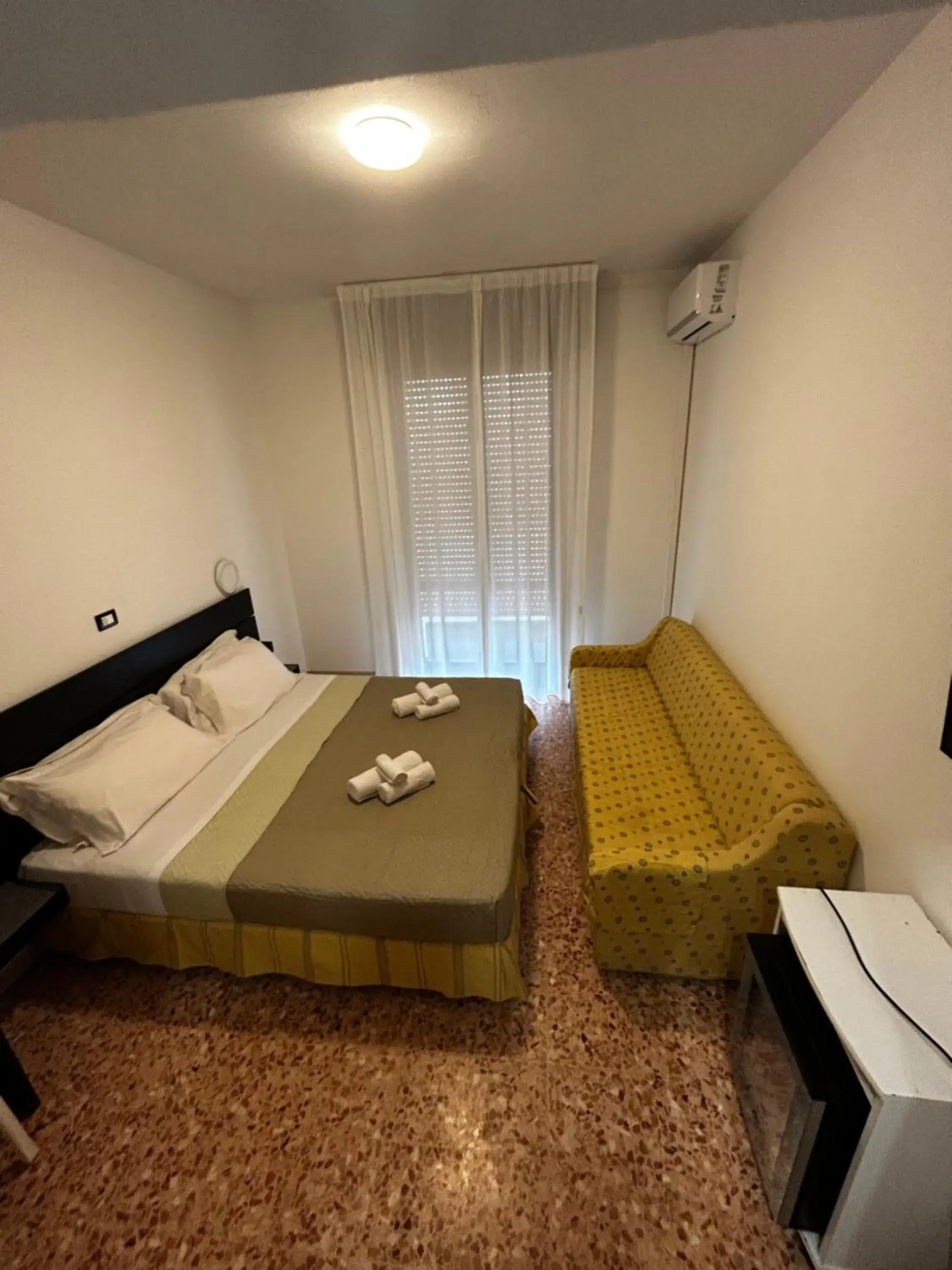 Triple Room in Hotel Perla Triple Room in Hotel Perla