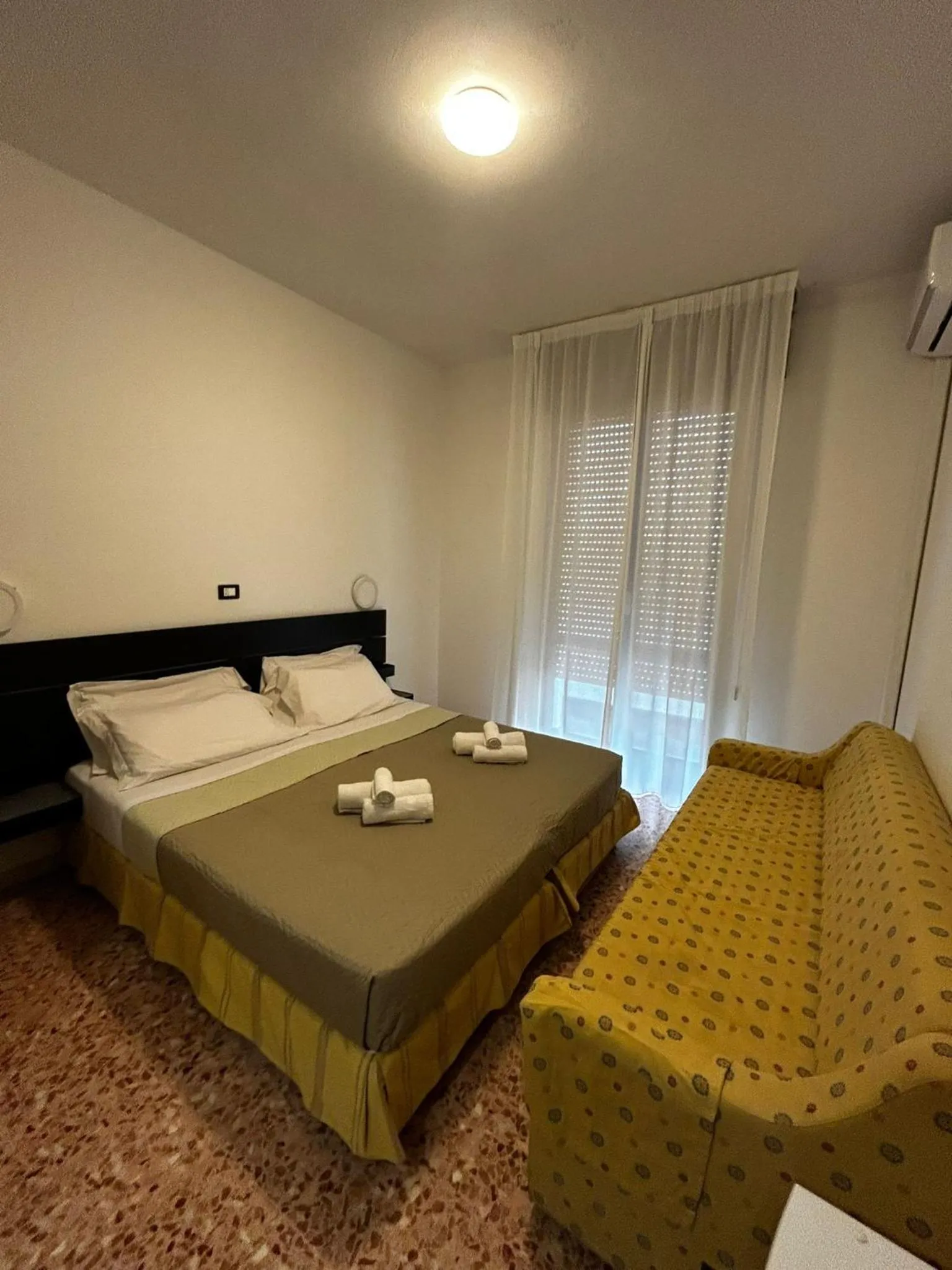 Bedroom, Bed in Hotel Perla