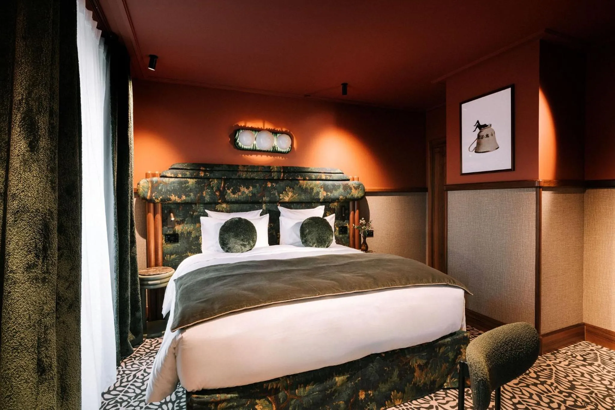 Suite with City View in 1.75 Paris La Trêve