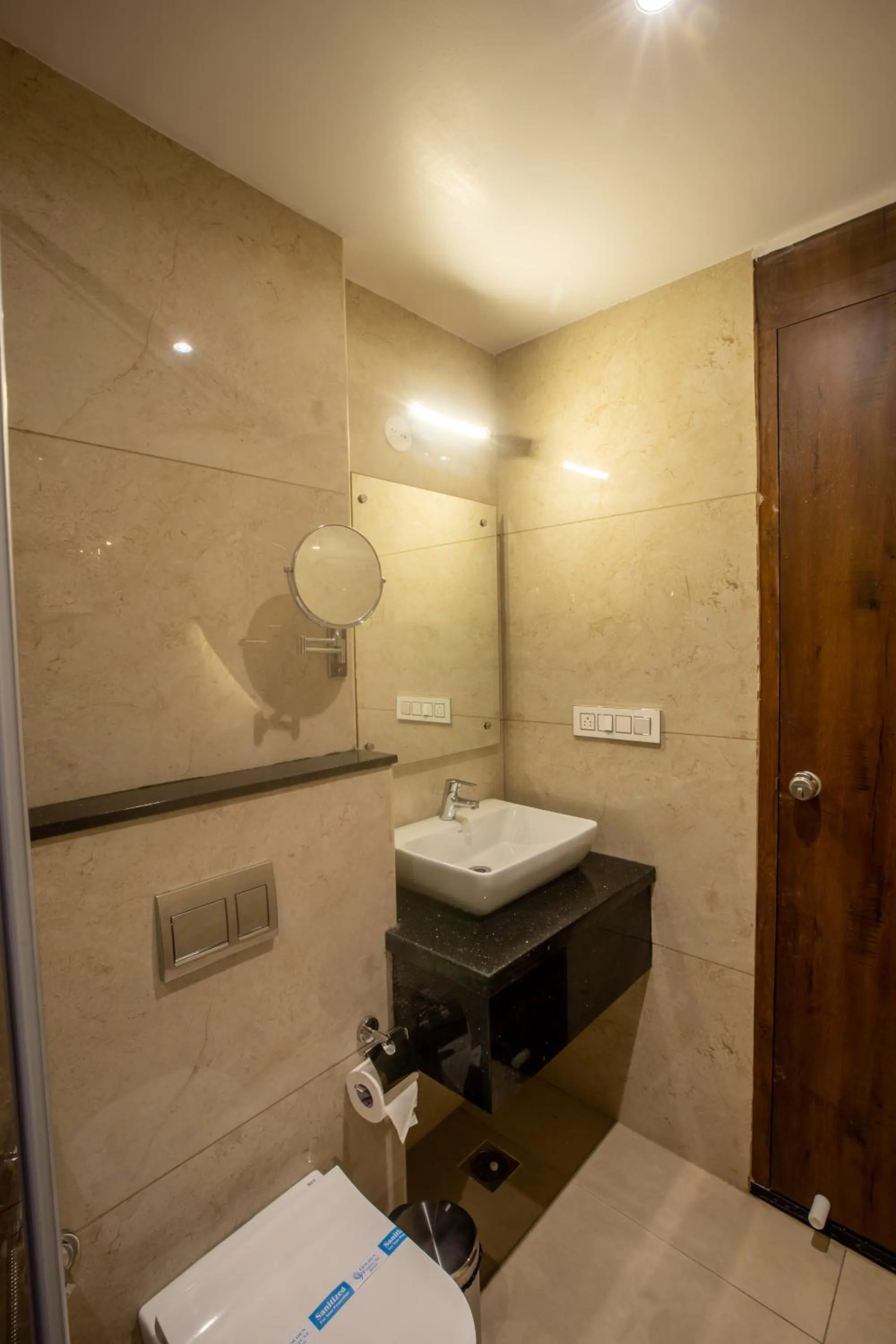 Toilet in Golden Fortune Inn Hotel