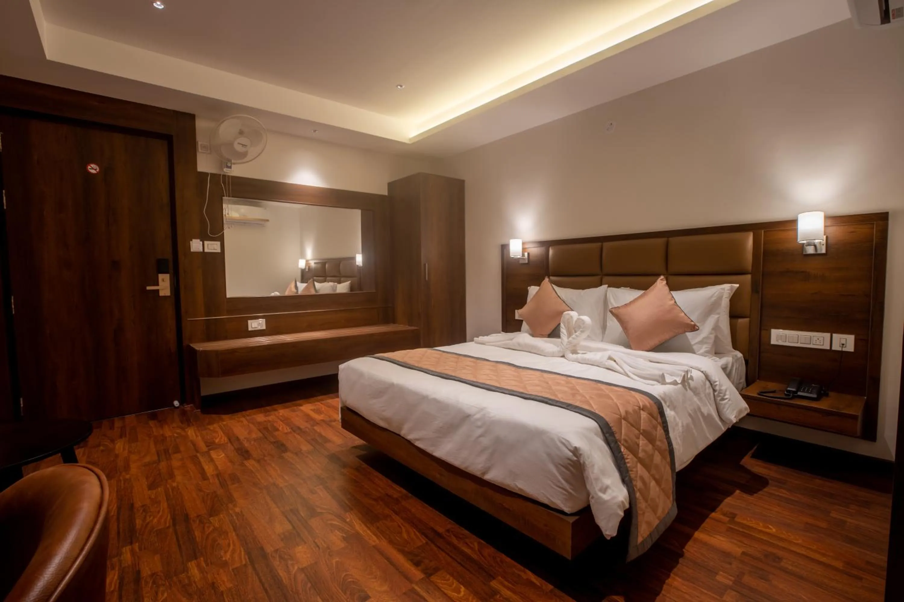 Bedroom, Bed in Golden Fortune Inn Hotel