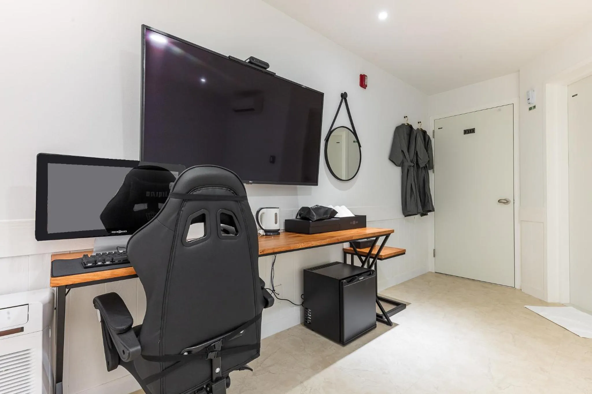 TV and multimedia in Eumseong Hotel Luem