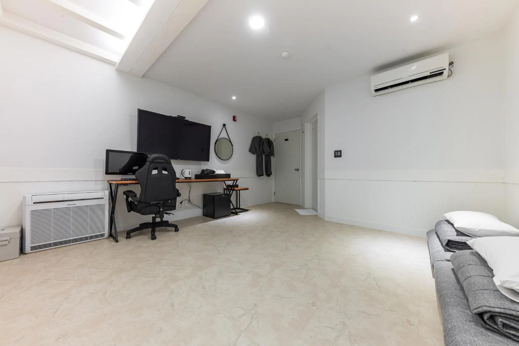 TV and multimedia in Eumseong Hotel Luem