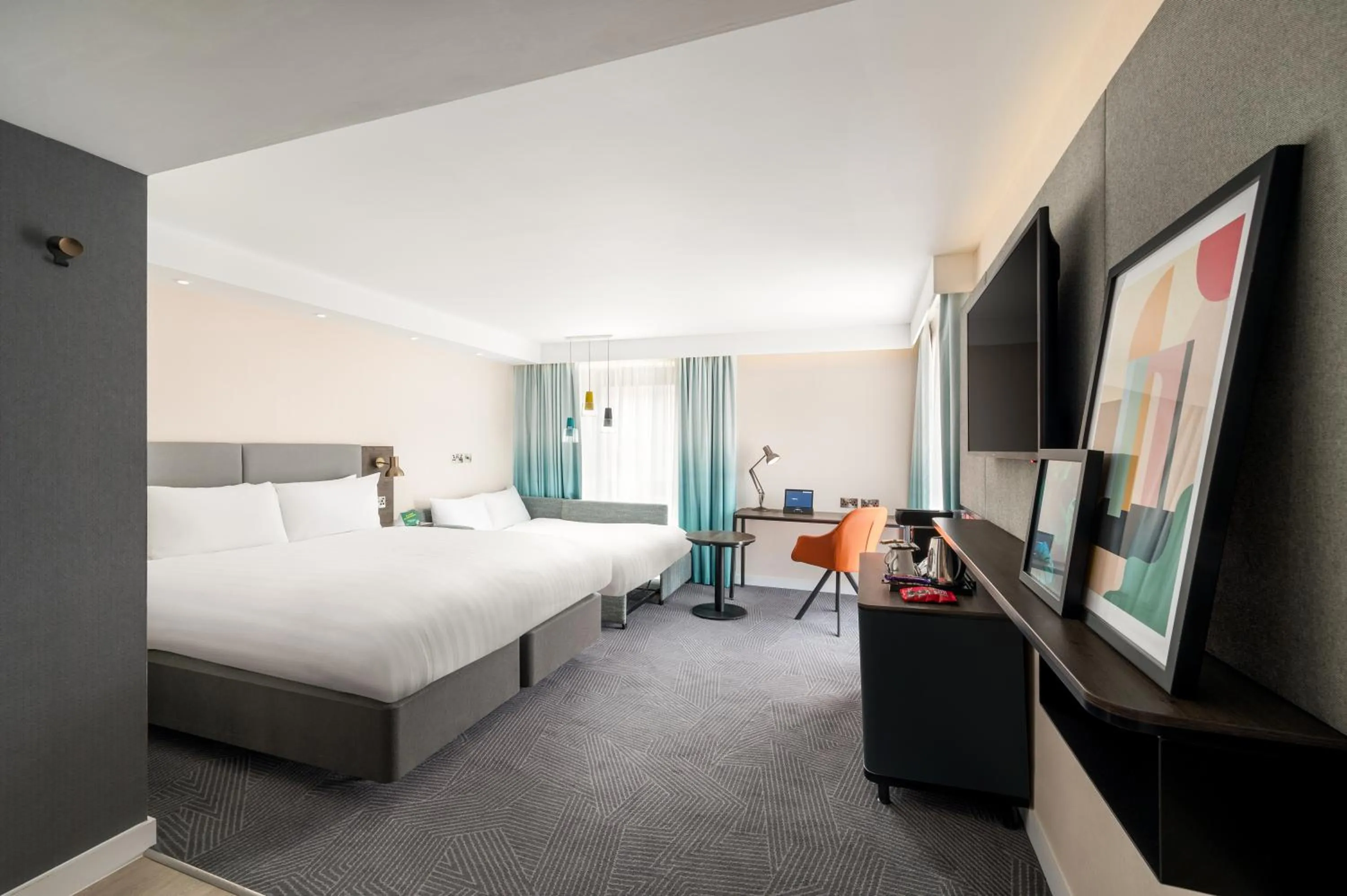 Bed in Holiday Inn Lincoln by IHG