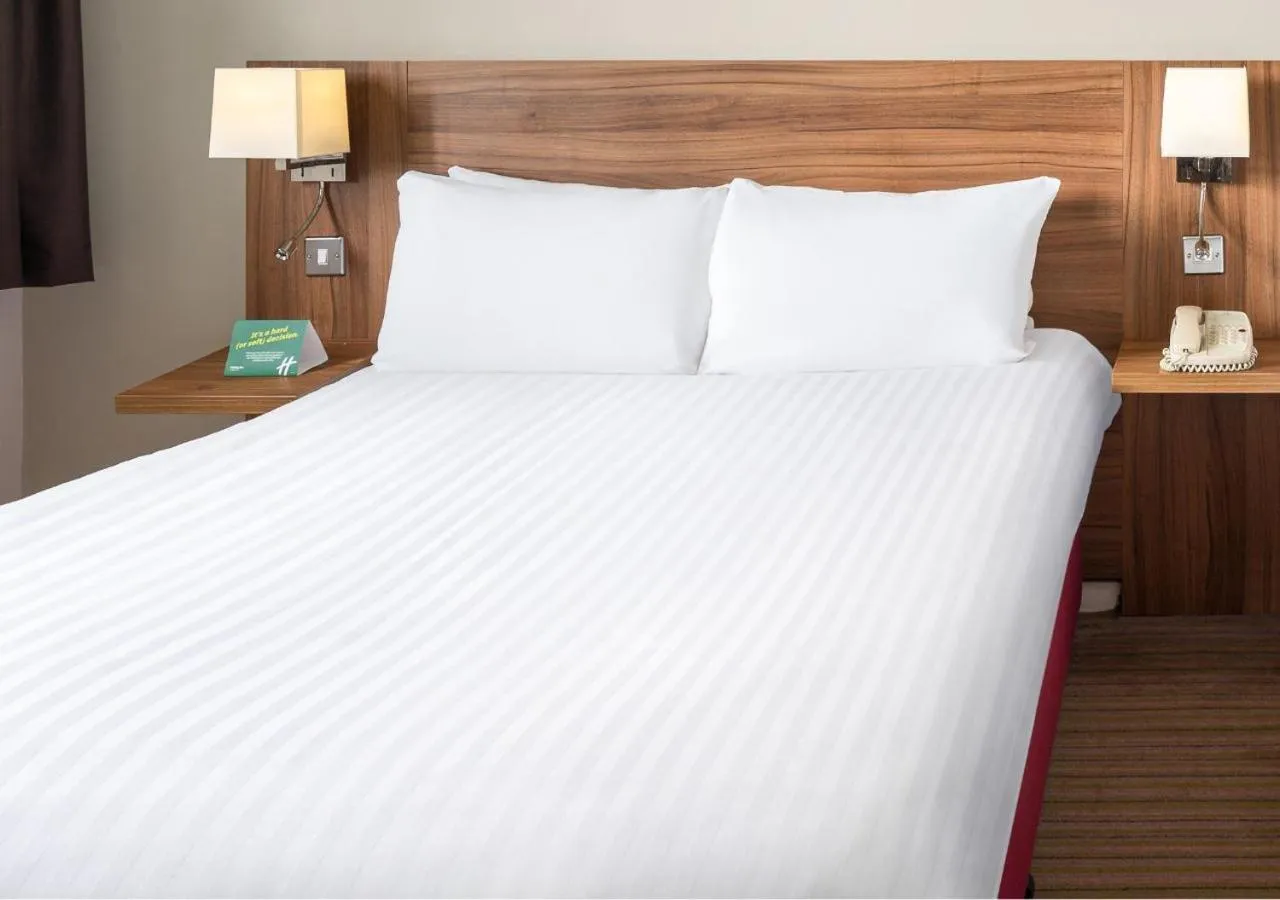 Bed in Holiday Inn Lincoln by IHG