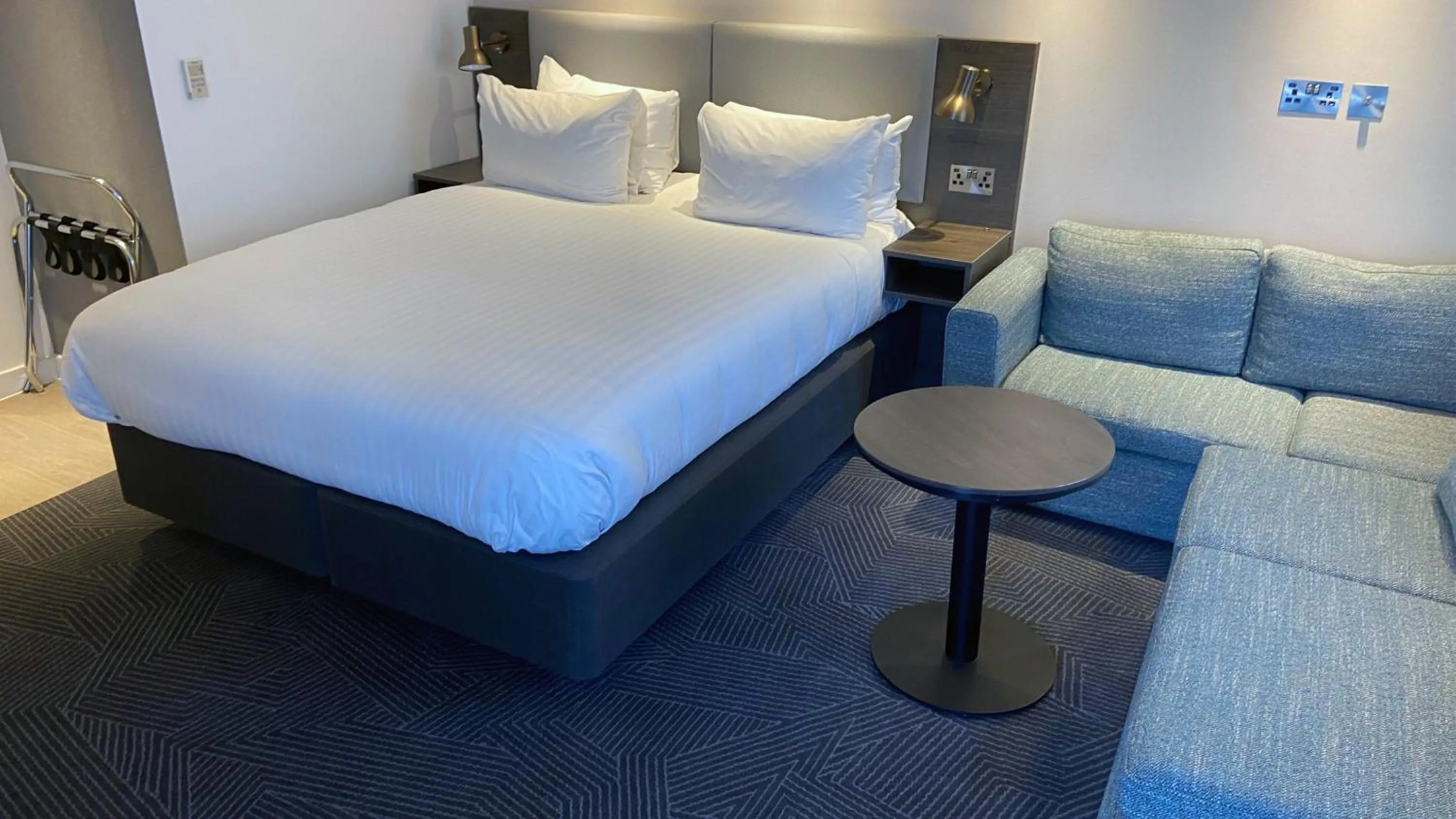 Photo of the whole room, Bed in Holiday Inn Lincoln by IHG