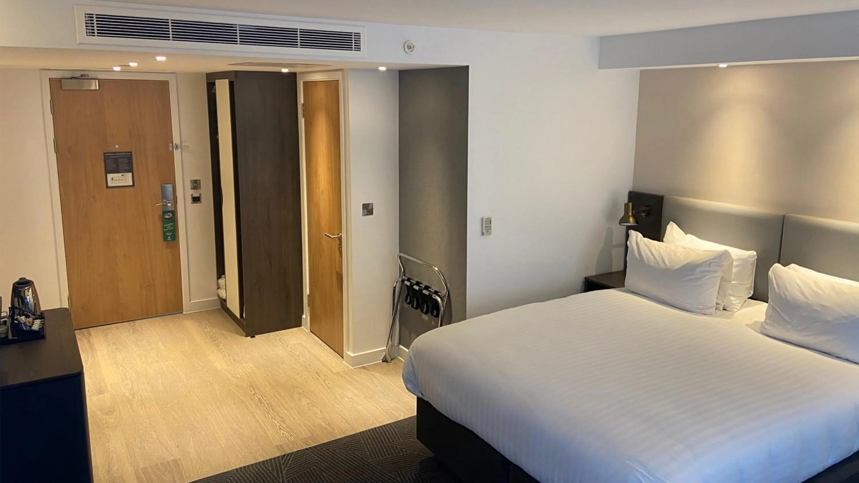 Photo of the whole room, Bed in Holiday Inn Lincoln by IHG