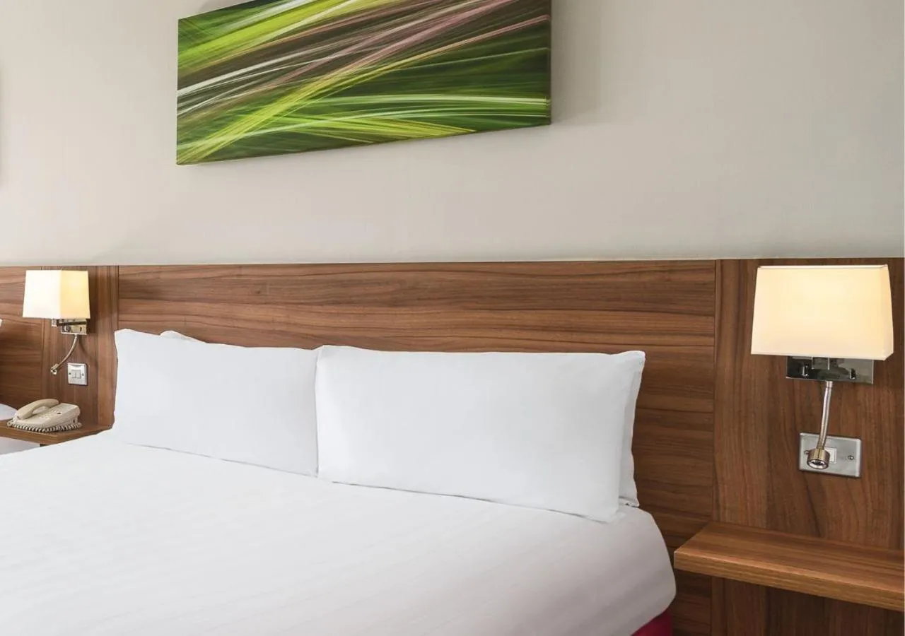Bed in Holiday Inn Lincoln by IHG