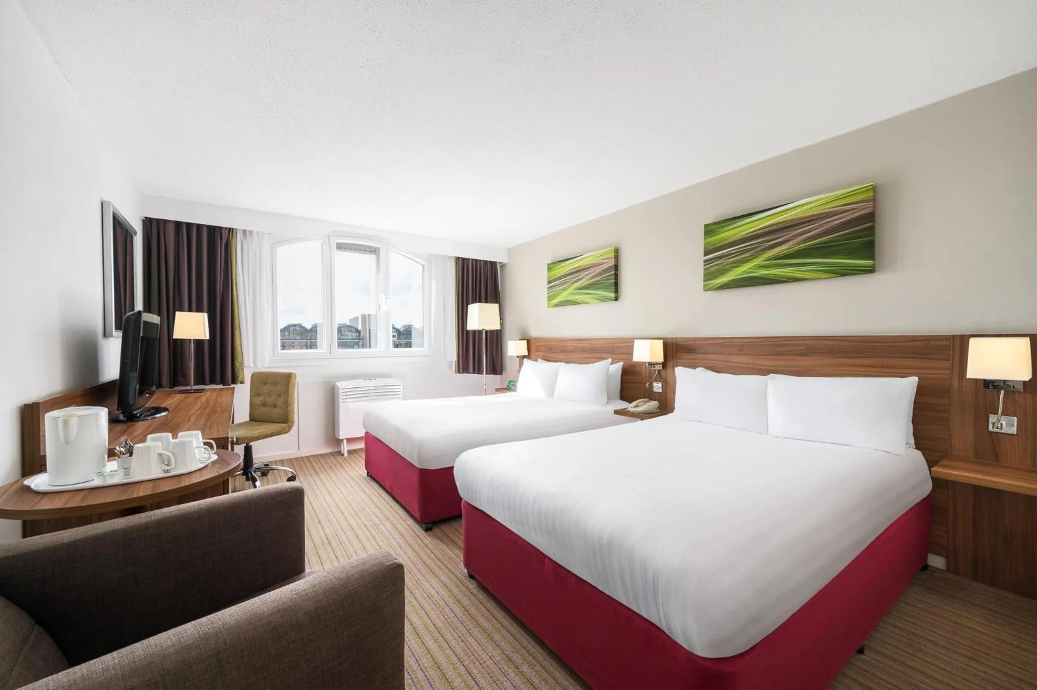 Photo of the whole room, Bed in Holiday Inn Lincoln by IHG