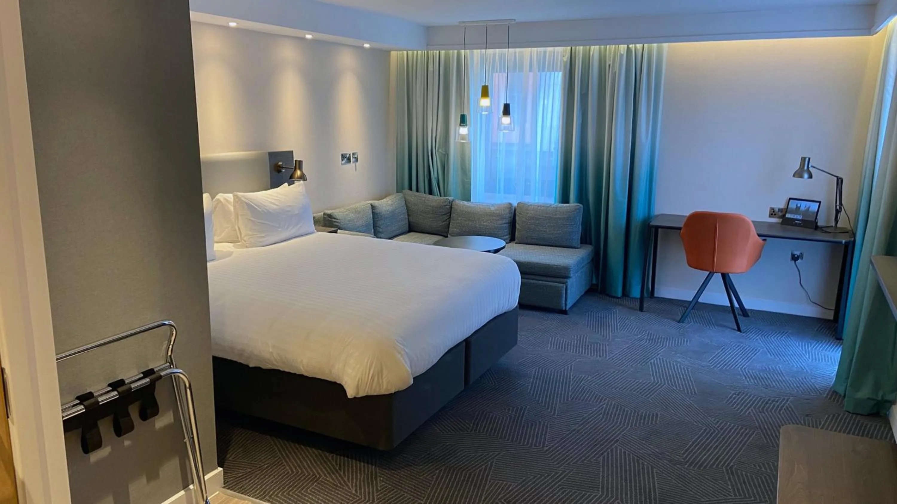 Photo of the whole room, Bed in Holiday Inn Lincoln by IHG