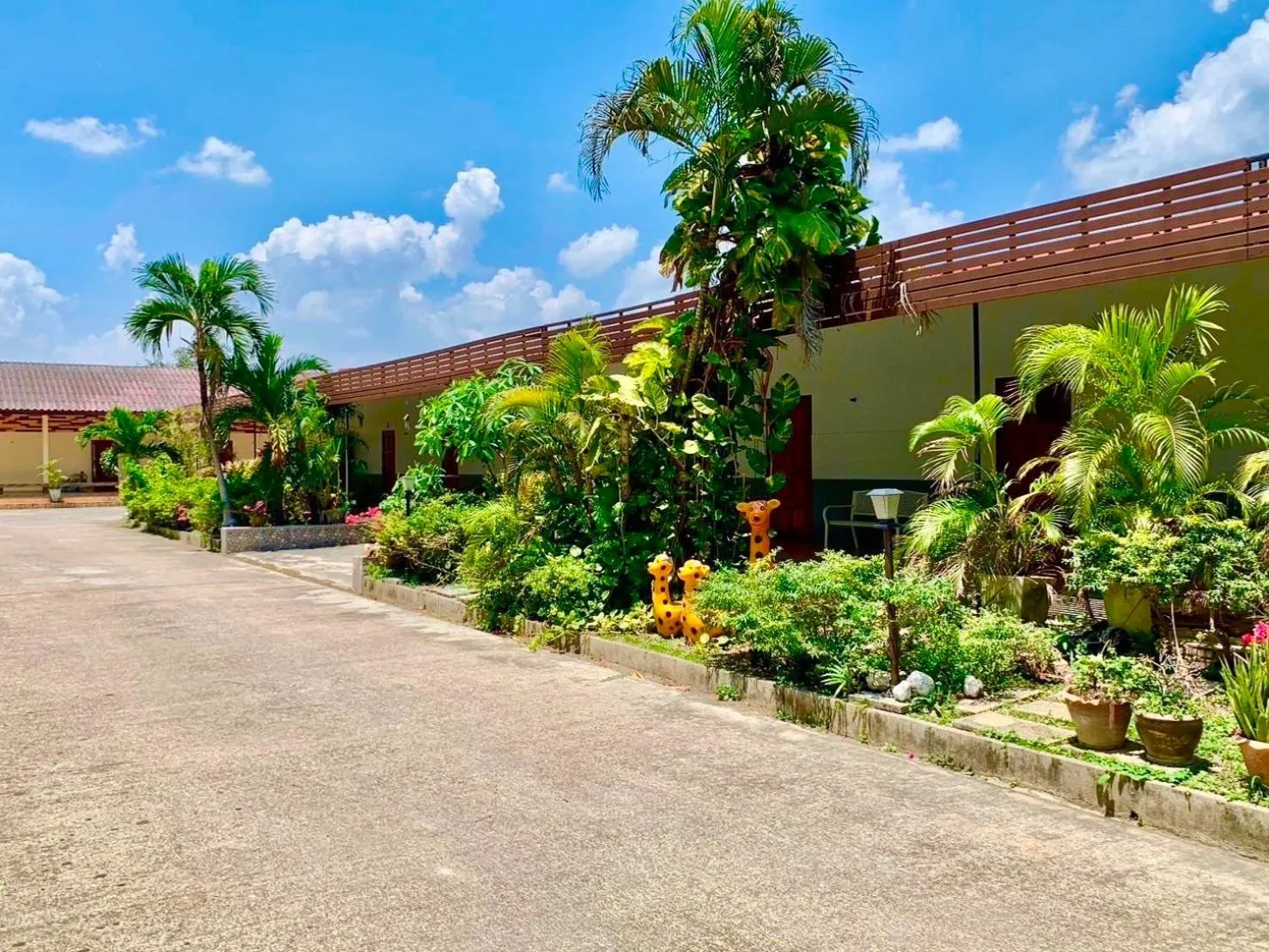 Facade/entrance in Baan Kenpoo Resort