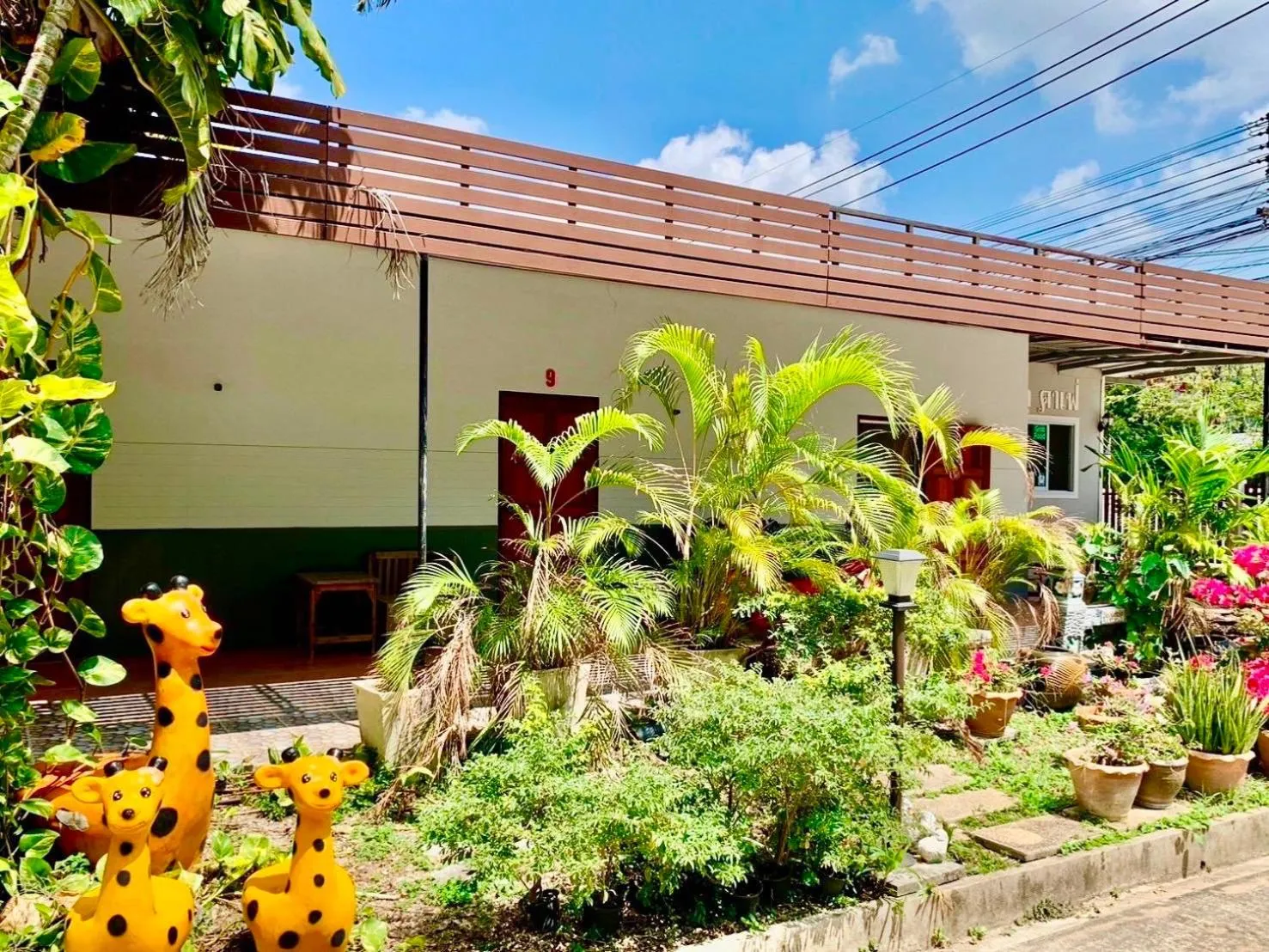 Facade/entrance in Baan Kenpoo Resort