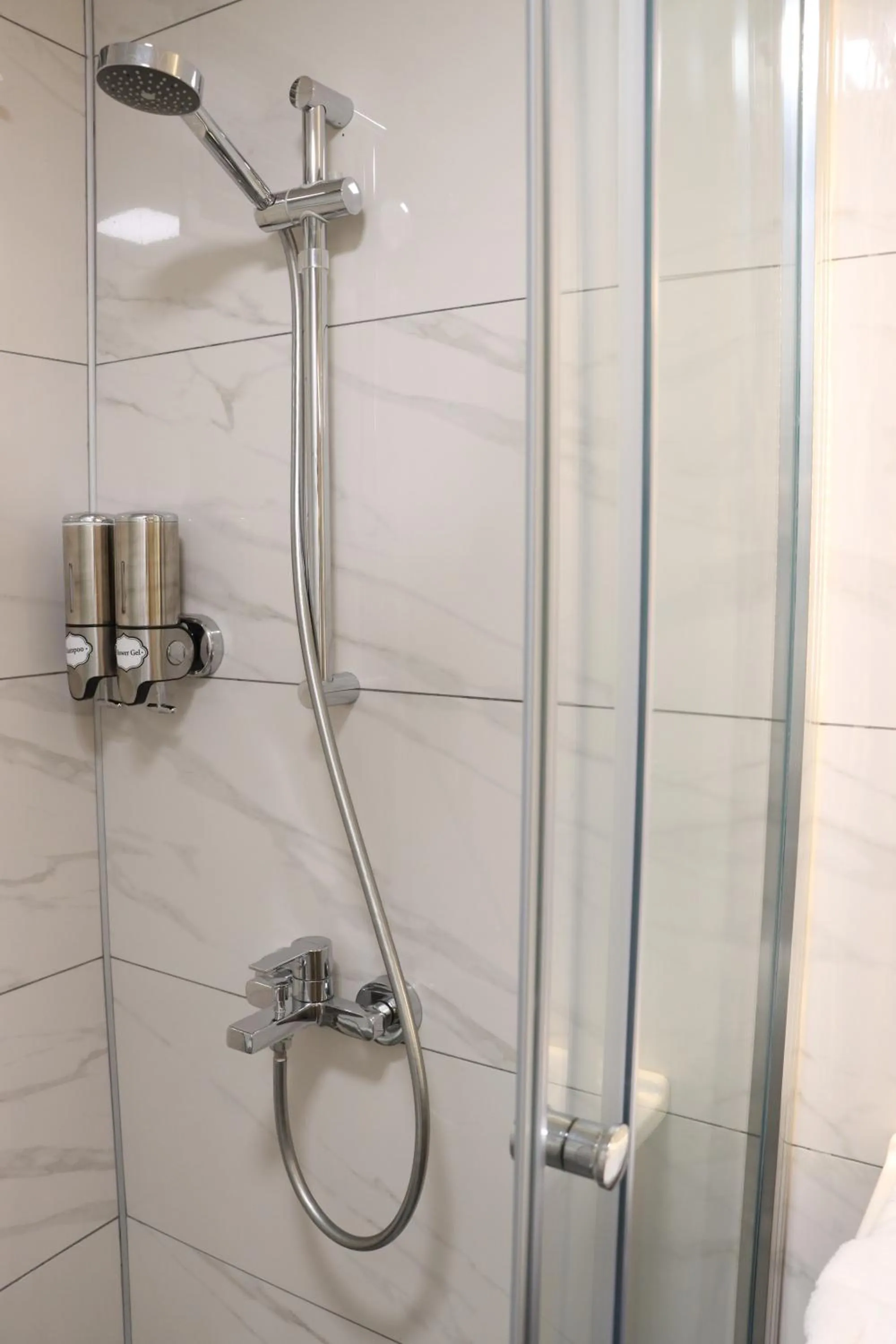 Shower in Dab Hotel Ulus