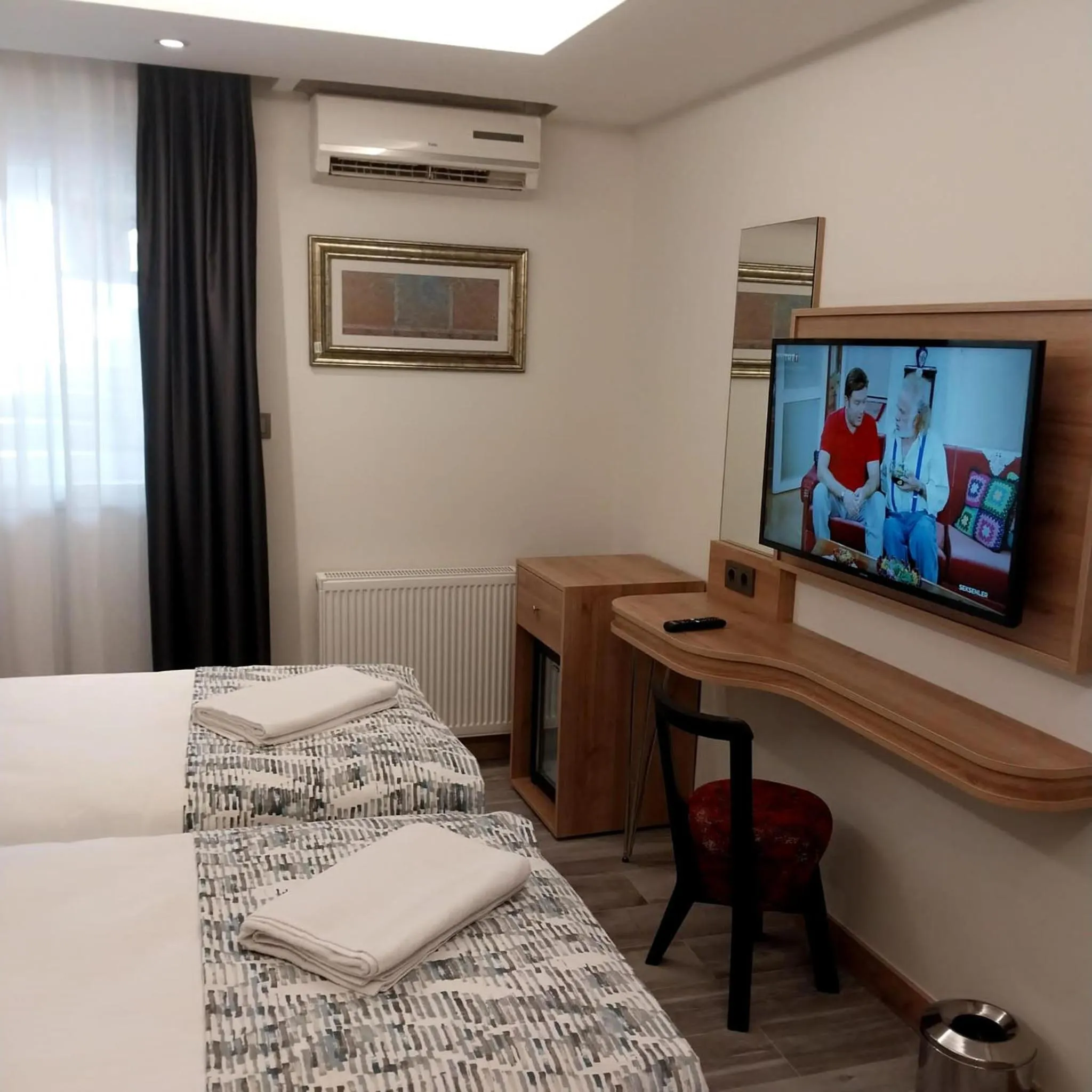 Communal lounge/ TV room, Bed in Dab Hotel Ulus