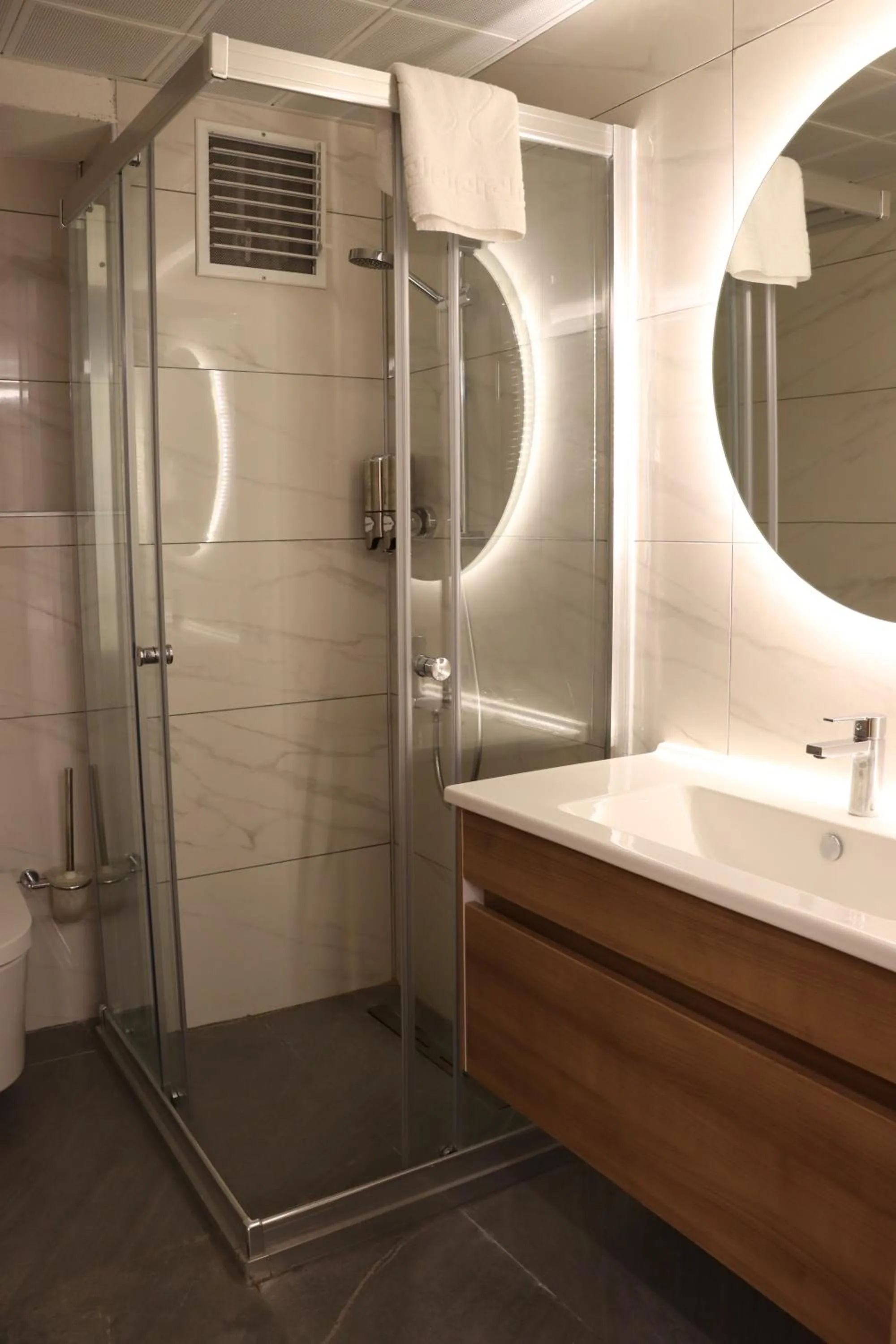 Shower in Dab Hotel Ulus