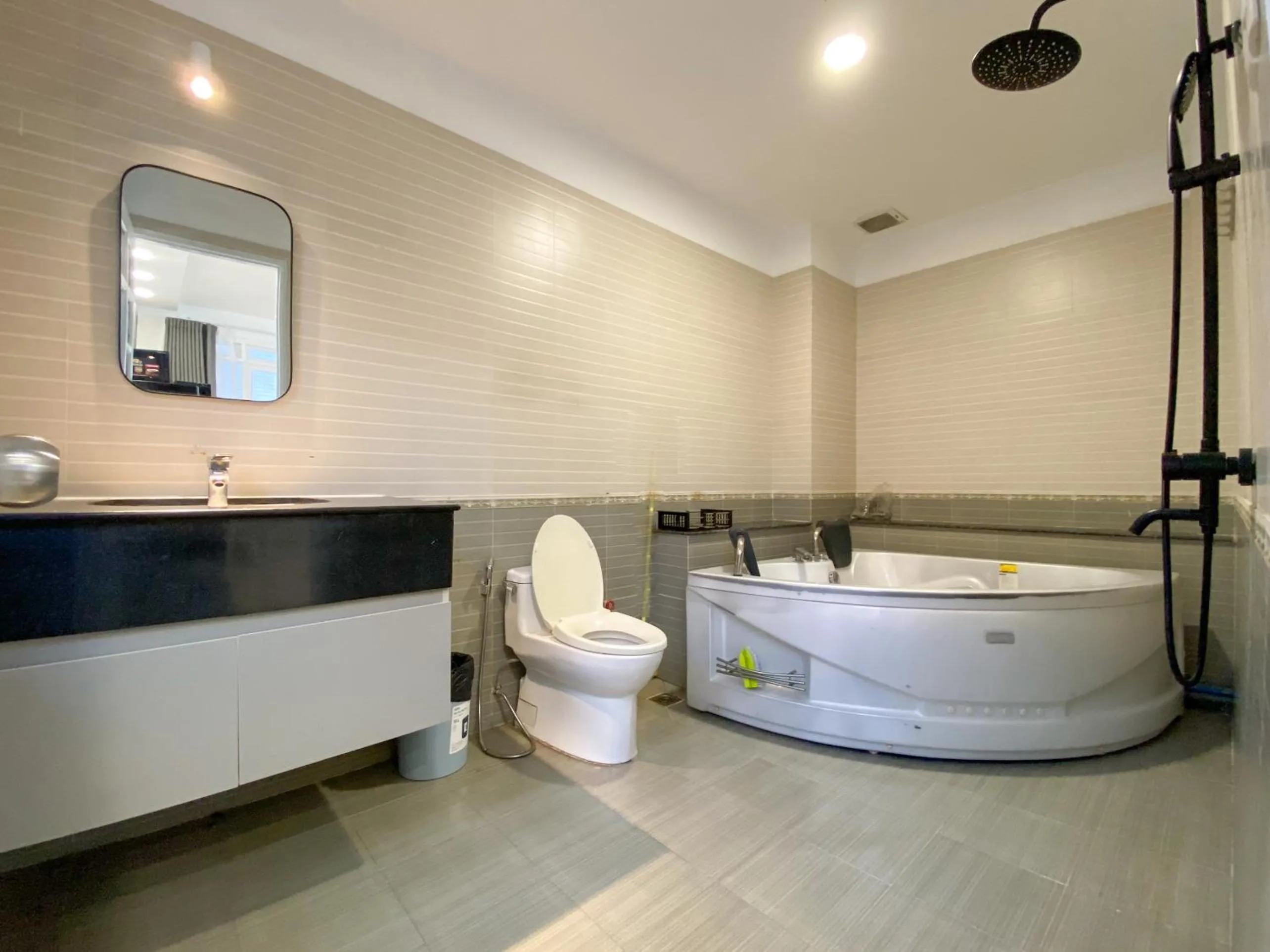 Shower in Zeus Living - Room in Villas An Phu