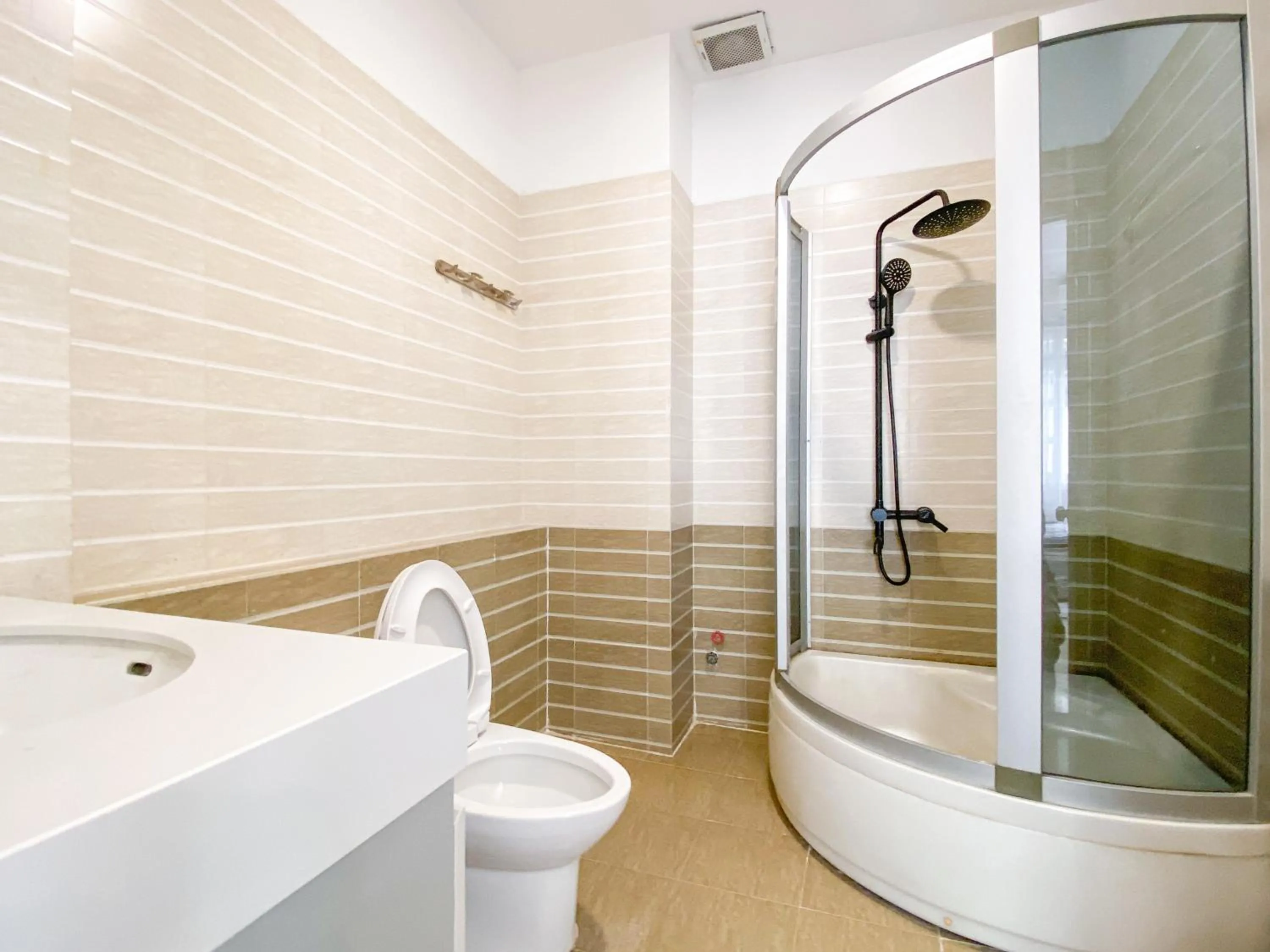 Bathroom in Zeus Living - Room in Villas An Phu