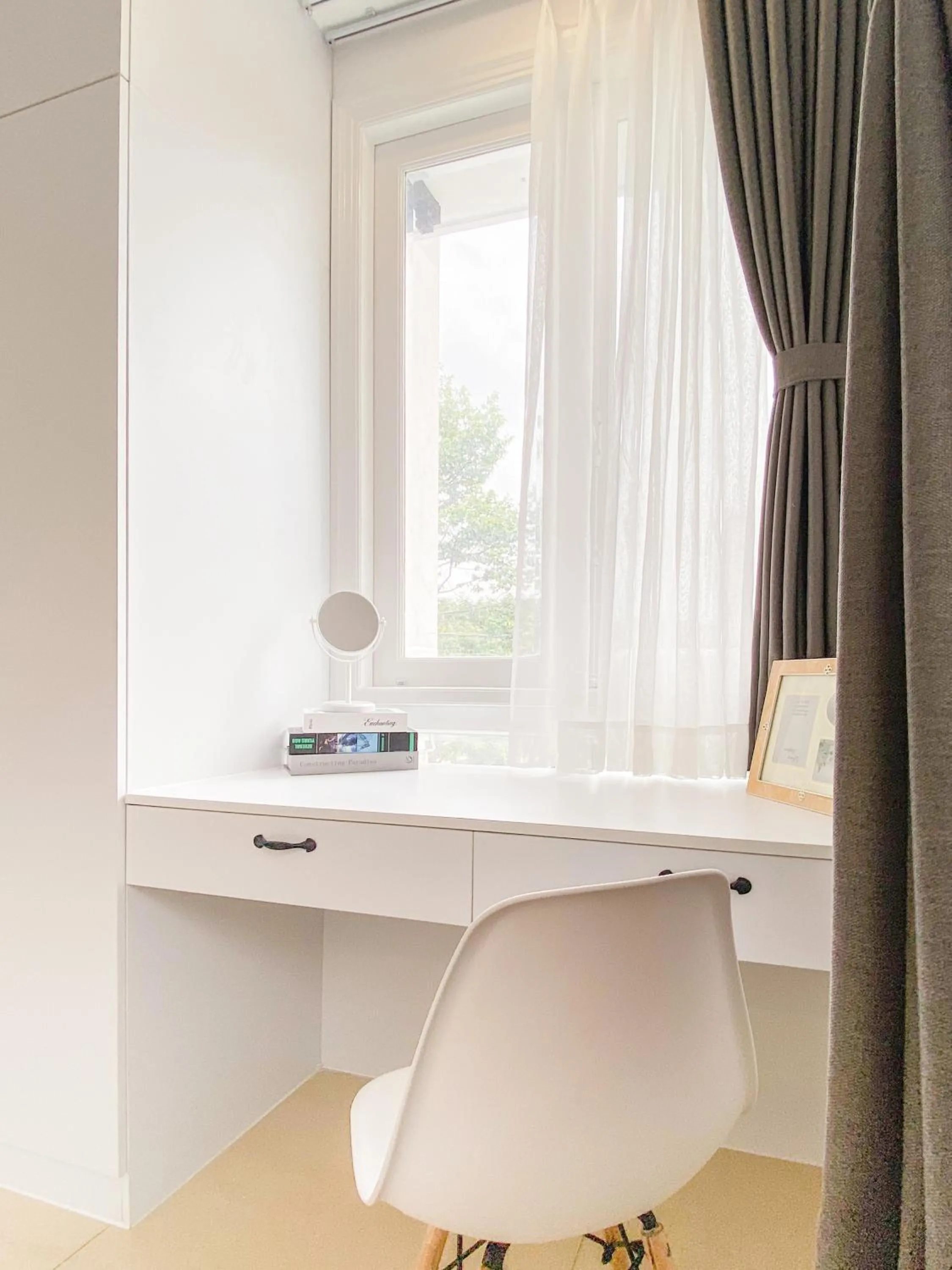 hair dresser in Zeus Living - Room in Villas An Phu