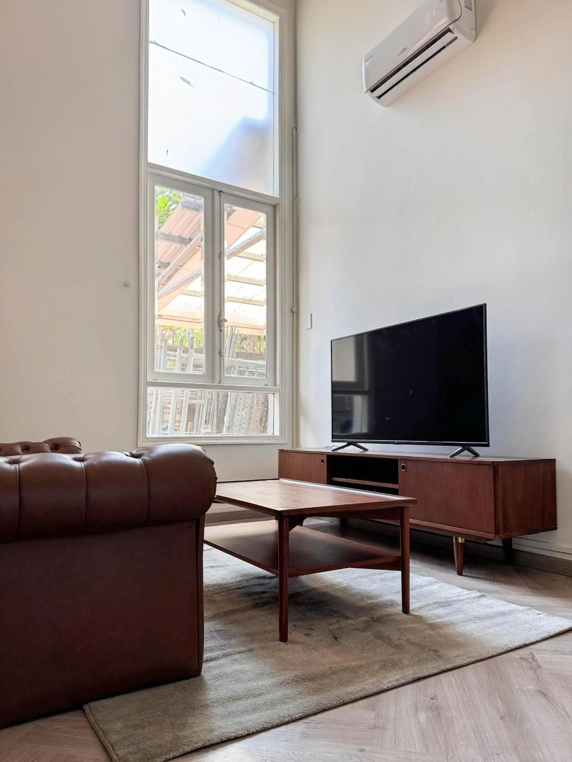 Communal lounge/ TV room in Zeus Living - Room in Villas An Phu