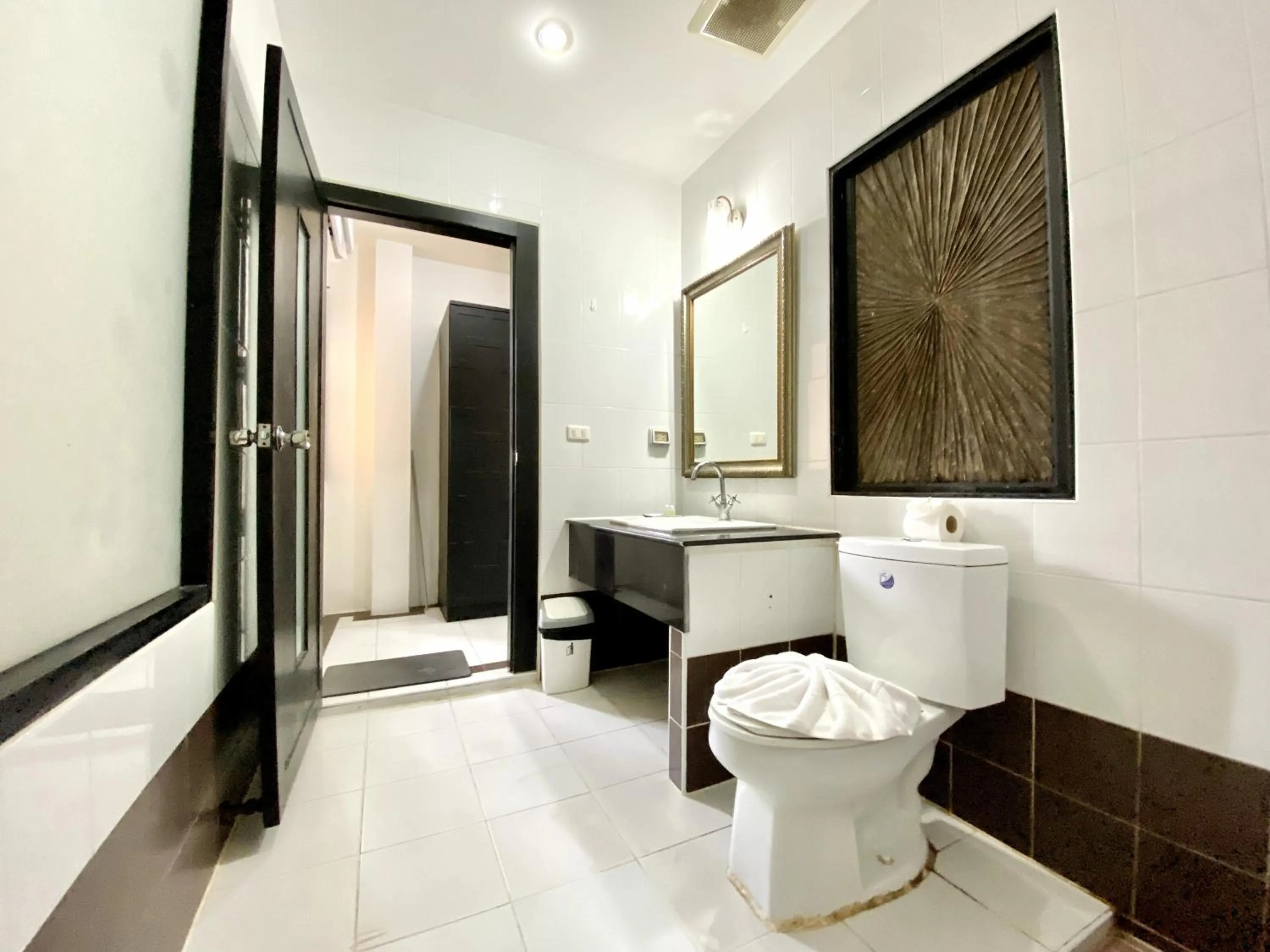 Shower in Beachwalk Patong