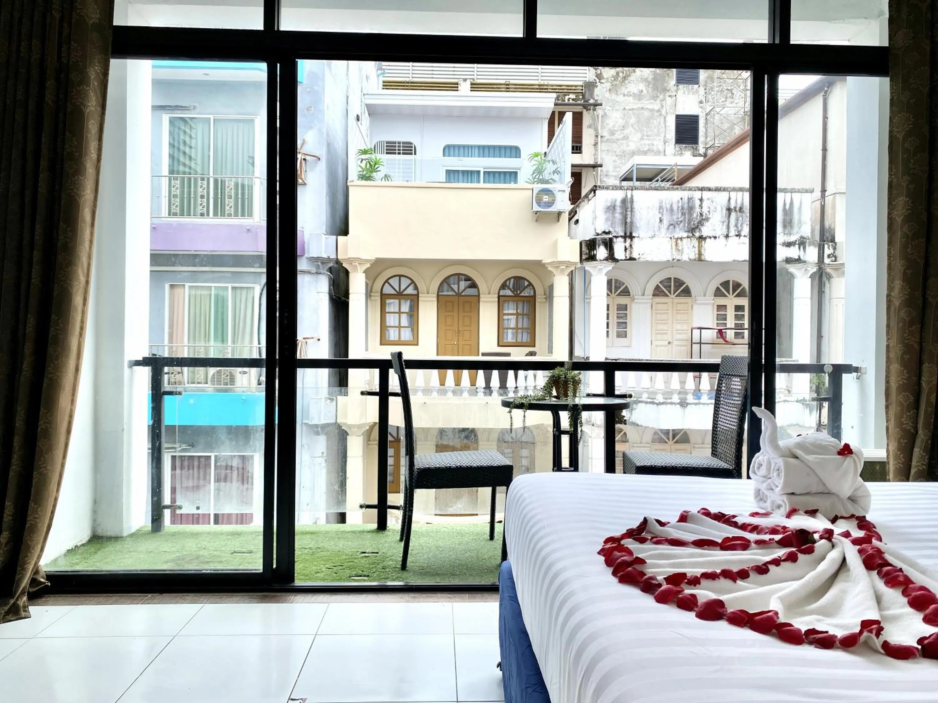 Patio, Bed in Beachwalk Patong